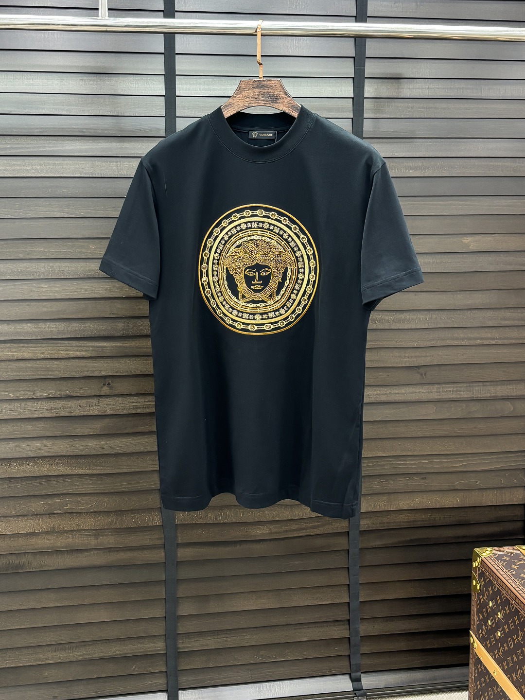 -VER#  2026 春夏新款首发专柜最新款短袖圆领T恤 高端订制 设计前卫时尚！品牌logo重工艺设