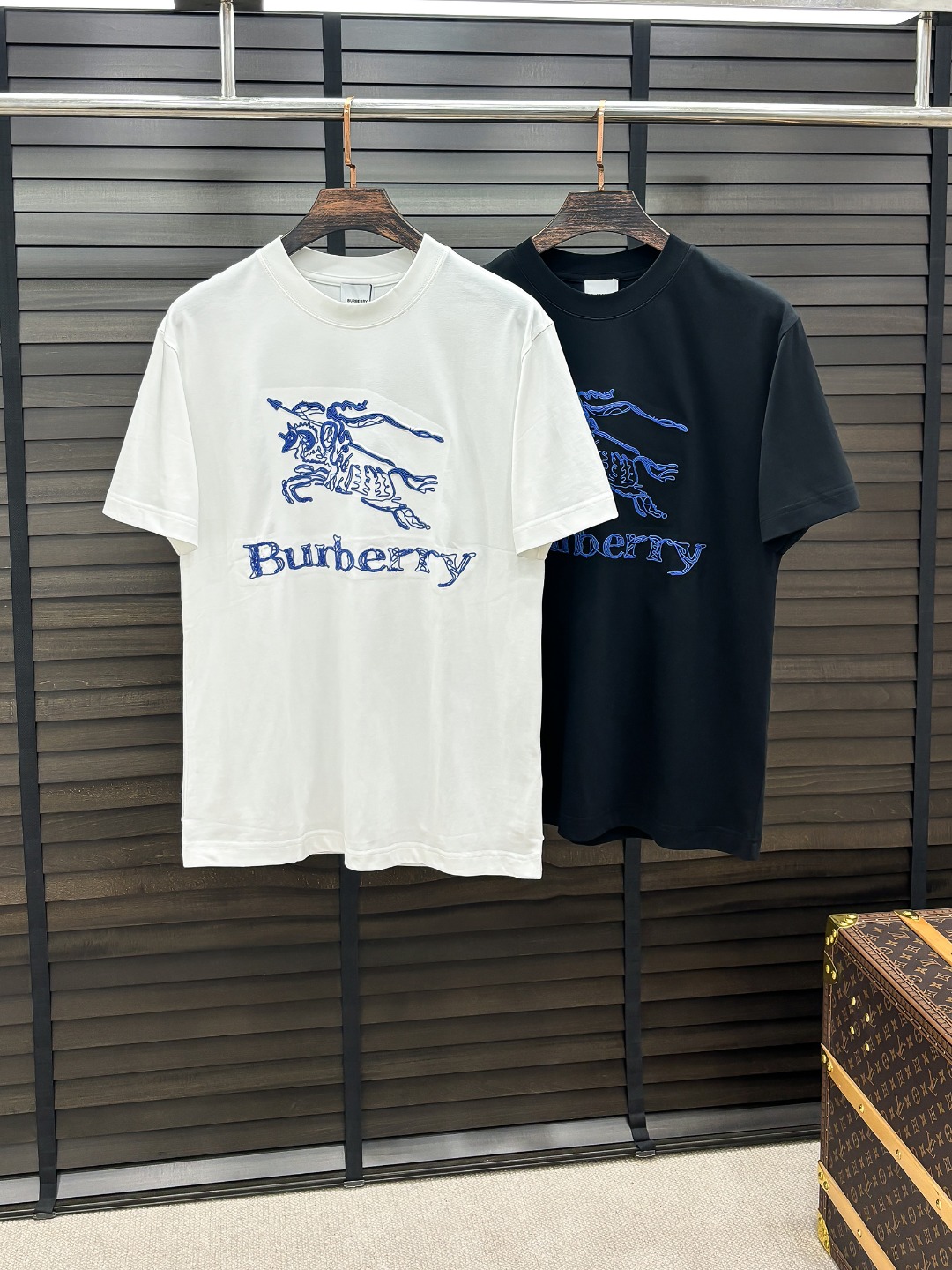 -BU#  2026 春夏新款首发专柜最新款短袖圆领T恤 高端订制 设计前卫时尚！品牌logo重工艺设计