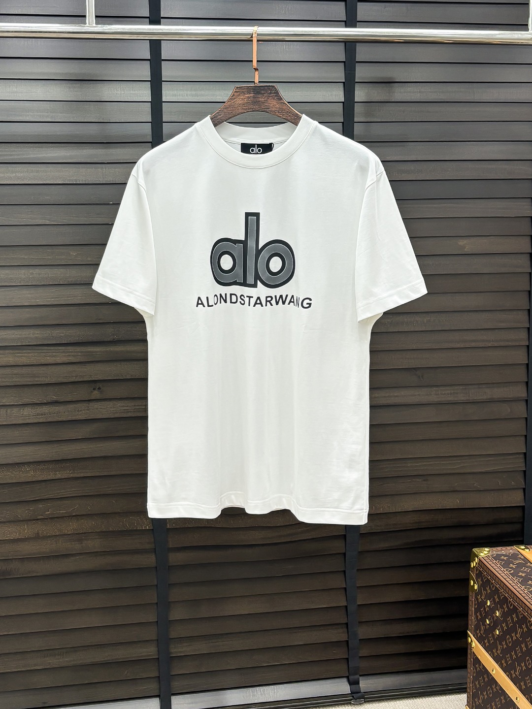 -ALO#  2026 春夏新款首发专柜最新款短袖圆领T恤 高端订制 设计前卫时尚！品牌logo重工艺设