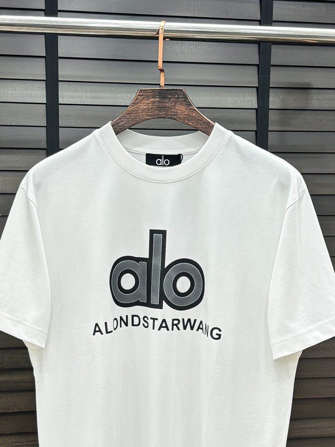 -ALO#  2026 春夏新款首发专柜最新款短袖圆领T恤 高端订制 设计前卫时尚！品牌logo重工艺设