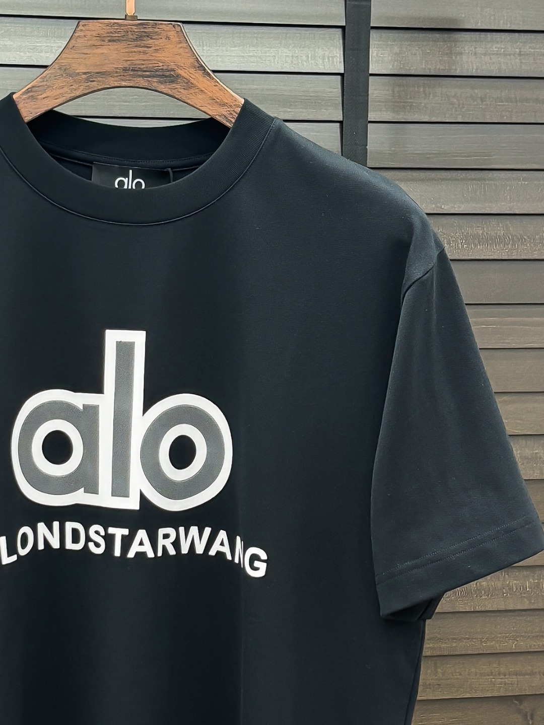 -ALO#  2026 春夏新款首发专柜最新款短袖圆领T恤 高端订制 设计前卫时尚！品牌logo重工艺设