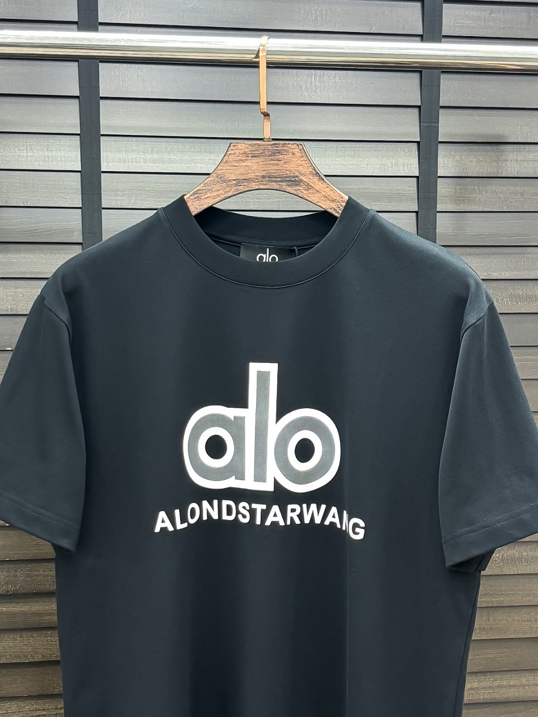 -ALO#  2026 春夏新款首发专柜最新款短袖圆领T恤 高端订制 设计前卫时尚！品牌logo重工艺设