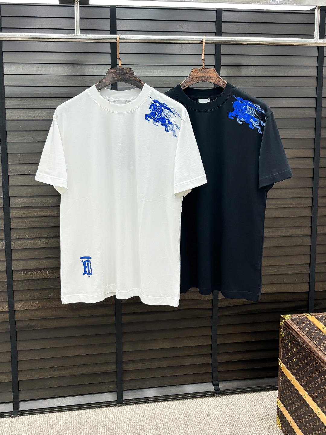 -BUR#  2026 春夏新款首发专柜最新款短袖圆领T恤 高端订制 设计前卫时尚！品牌logo重工艺设