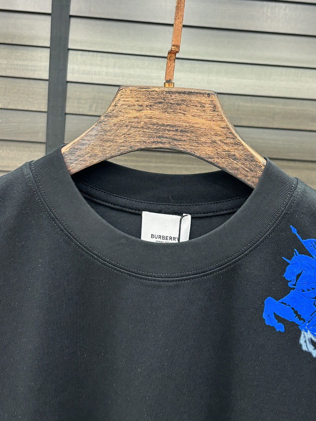 -BUR#  2026 春夏新款首发专柜最新款短袖圆领T恤 高端订制 设计前卫时尚！品牌logo重工艺设