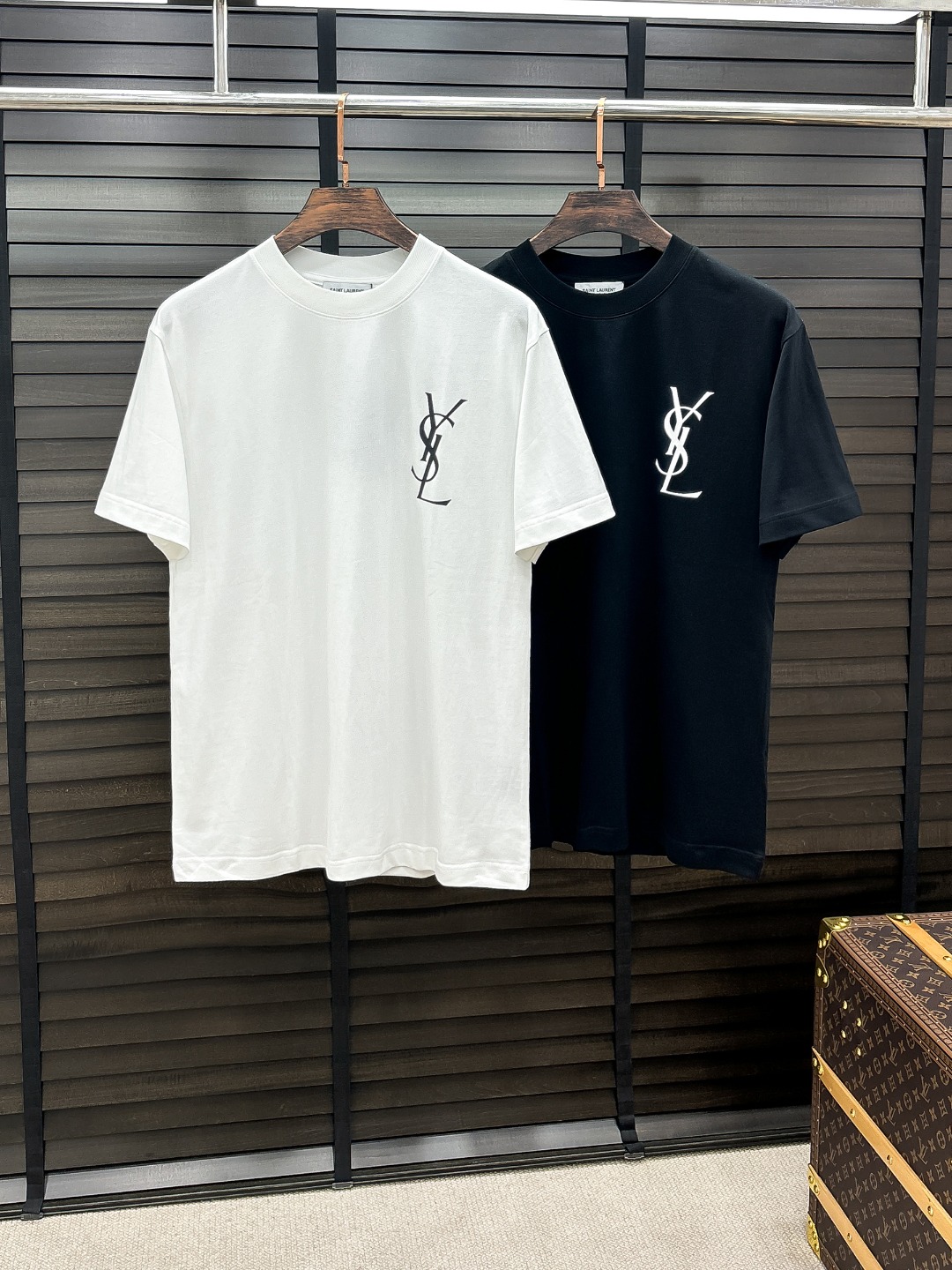 -YSL#  2026 春夏新款首发专柜最新款短袖圆领T恤 高端订制 设计前卫时尚！品牌logo重工艺设