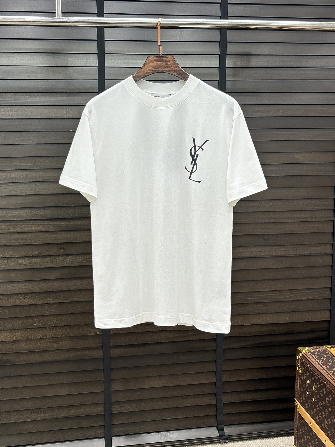 -YSL#  2026 春夏新款首发专柜最新款短袖圆领T恤 高端订制 设计前卫时尚！品牌logo重工艺设