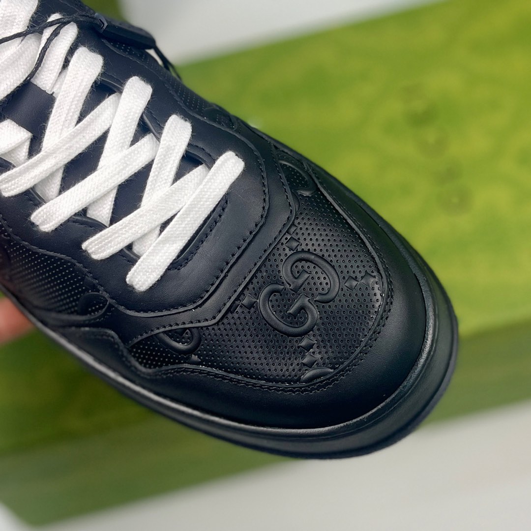 NO:730219,Gucci men's thick-soled biscuit shoe sneakers, this sneaker adopts a thick-soled structure and cleverly uses the triple elements of appearance design, color matching and material to show a retro style. This shoe is made of Demetra, a black sustainable material containing at least 70% of renewable plant raw materials (viscose fiber, wood pulp, bio-based polyurethane), with a rubber sole. Gucci webbing printing adds logo connotation to this single product. The thick sole is increased by 5CM and instantly enhances your aura when worn!  Size38-44 (38 45 customized),,gucci,sneakers19860909Gucci男士厚底饼干鞋运动鞋,这款运动鞋采用厚底结构,巧妙运用外观设计、配色和材质三重元素,展现出复古风范.这款鞋履采用含有至少70的可再生植物原料（粘胶纤维、木浆、生物基聚氨酯）的黑色可持续材料Demetra制作,搭配橡胶鞋底.Gucci织带印花为这件单品添注标识内涵.厚底增高5CM 穿上立马提升气场！ Size38-44（38 45定做）,,gucci,sneakers,Men's shoes