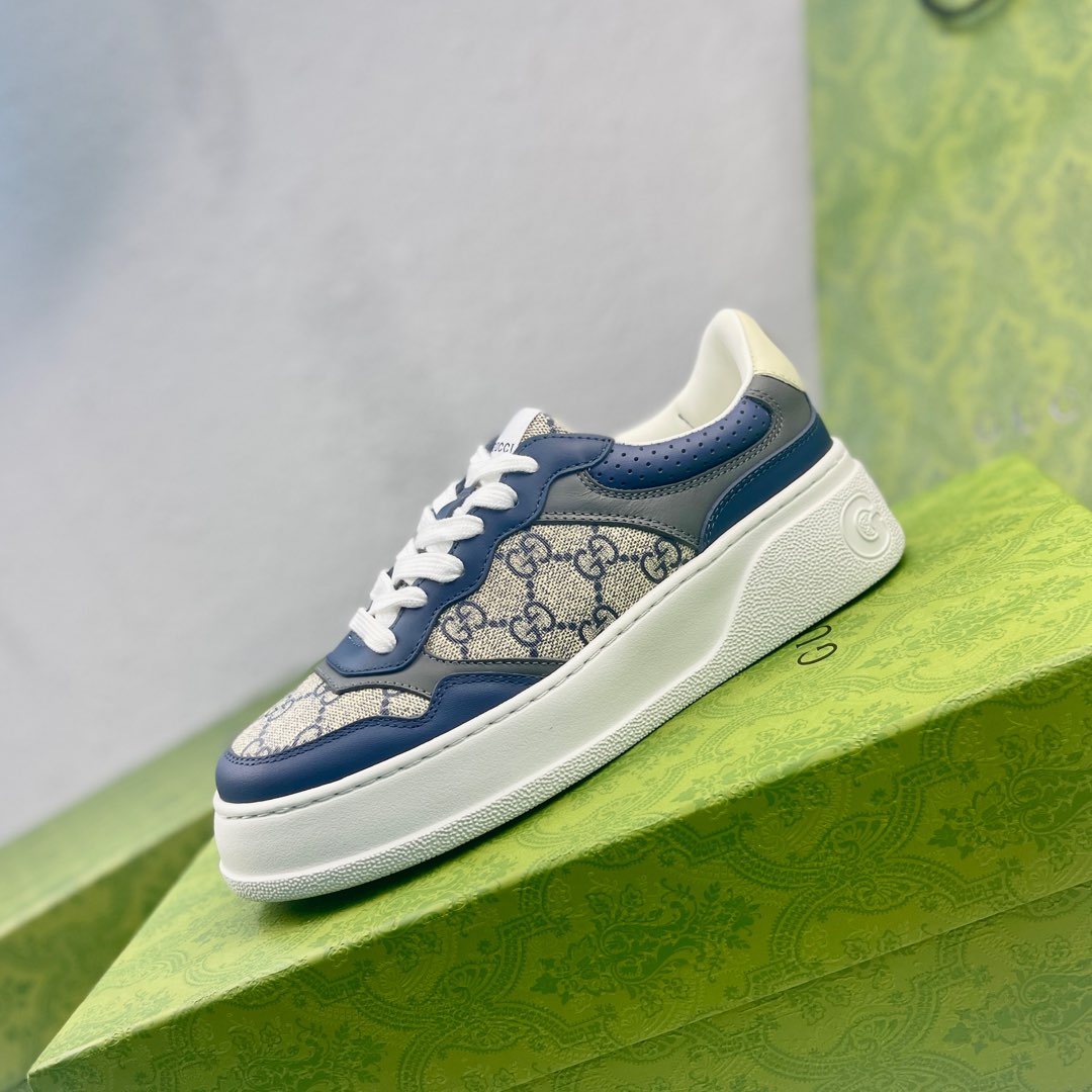 NO:730184,Gucci couple's thick-soled biscuit shoe sneakers for men and women. This sneaker adopts a thick-soled structure and cleverly uses the triple elements of appearance design, color matching and material to show a retro style. This shoe is made of Demetra, a black sustainable material containing at least 70% of renewable plant raw materials (viscose fiber, wood pulp, bio-based polyurethane), with a rubber sole. The Gucci webbing print adds logo connotation to this single product. The thick sole is increased by 5CM and instantly enhances your aura when worn!  Size female 35-40 male 38-44 (34 male 38 45 customized),, gucci, sneakers19860909Gucci情侣男女同款厚底饼干鞋运动鞋,这款运动鞋采用厚底结构,巧妙运用外观设计、配色和材质三重元素,展现出复古风范.这款鞋履采用含有至少70的可再生植物原料（粘胶纤维、木浆、生物基聚氨酯）的黑色可持续材料Demetra制作,搭配橡胶鞋底.Gucci织带印花为这件单品添注标识内涵.厚底增高5CM 穿上立马提升气场！ Size女35-40男38-44（34男38 45定做）,,gucci,sneakers,Men's shoes