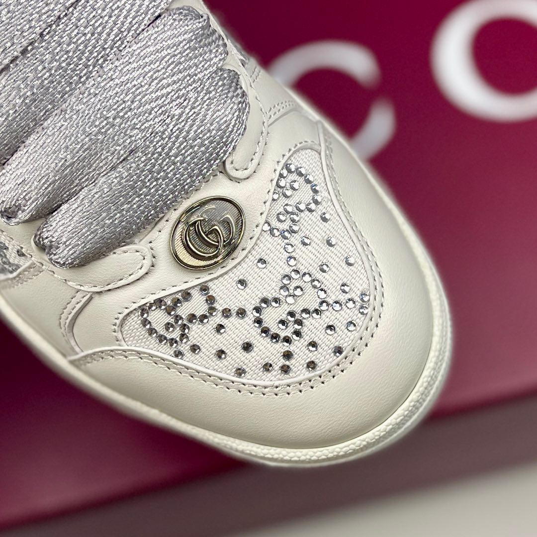 NO:729880,Diamond surface [higher version] GUCCI casual sports distressed small dirty shoes, polished cowhide fabric, hand-made distressed effect!  Original terry cloth, delicate, soft, comfortable and breathable. Privately molded steel-stamped two-color original TPU outsole (lower layer is wider, upper layer is narrower) to differentiate the wrong version of the outsole in the market. Fabric, material, outsole, details comparison SIZE: 34-41, 38-45 regular size (34 and 41 for women are custom-made, non-returnable and non-exchangeable) (women's colors and men's models need to be customized),,gucci,gucci,cowhide19860909钻面【高版本】GUCCI古驰休闲运动做旧小脏鞋 擦色牛皮面料,手工做旧效果！ 原版毛巾布里,细腻柔软、舒适透气 私模钢印双色原版TPU大底(下层宽,上层窄) 区分市场不对版大底 面料、材质、大底,细节对比 SIZE: 34-41、38-45正码（女款34、41定做不退不换）(女款色系男款需要定制),,gucci,gucci,cowhide,Men's shoes