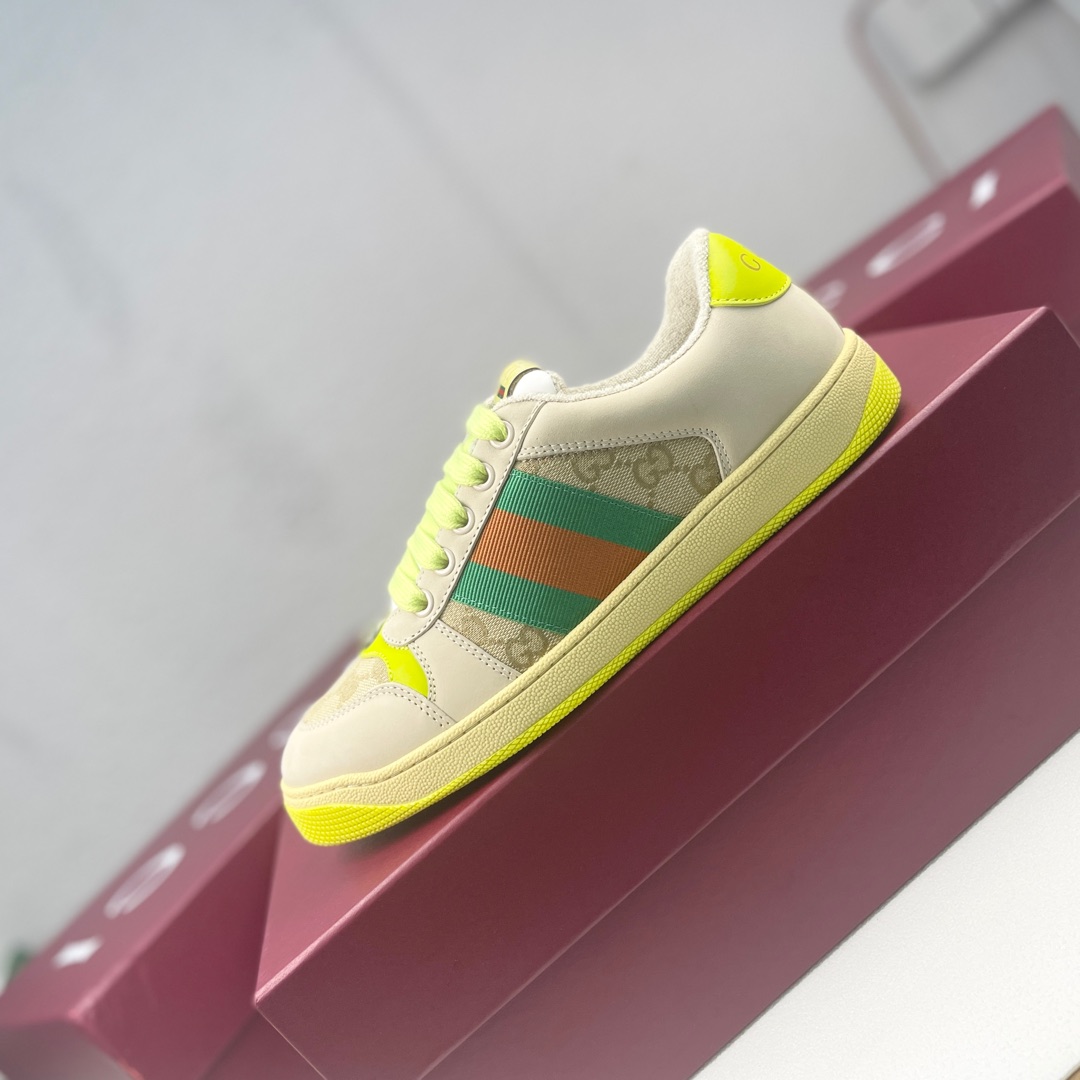 NO:729829,New summer style ceiling-level GUC**Screener series couple's webbed sneakers. This single product is from Gucci  The design of the Lido series is inspired by the summer style and beach clubs of the Italian coast. The Screener series of sneakers is inspired by the classic sneakers of the 1970s, and its name is taken from the defensive moves in sports. This 2025 early autumn series  Shoes (an opaque material with a strong sense of technology and high malleability) are crafted from imported special Gucci denim, with Gucci printed embossed logo on the heel, men 39-44 (38.45 custom-made),,gucci,gucci,sneakers19860909夏季新款 天花板级别GUC**Screener系列情侣饰织带运动鞋 这款单品出自Gucci Lido系列,设计灵感源自意大利海岸的夏日风情和海滩俱乐部.Screener系列运动鞋以20世纪70年代的经典运动鞋为灵感原型,名字则取自体育运动中的防守动作.这款2025早秋系列鞋履（一种科技感十足且富有延展性的不透明材料）匠心打造,进口专用古驰牛仔布,鞋跟缀饰Gucci印花压纹标识,男39-44（38.45定做）,,gucci,gucci,sneakers,Men's shoes