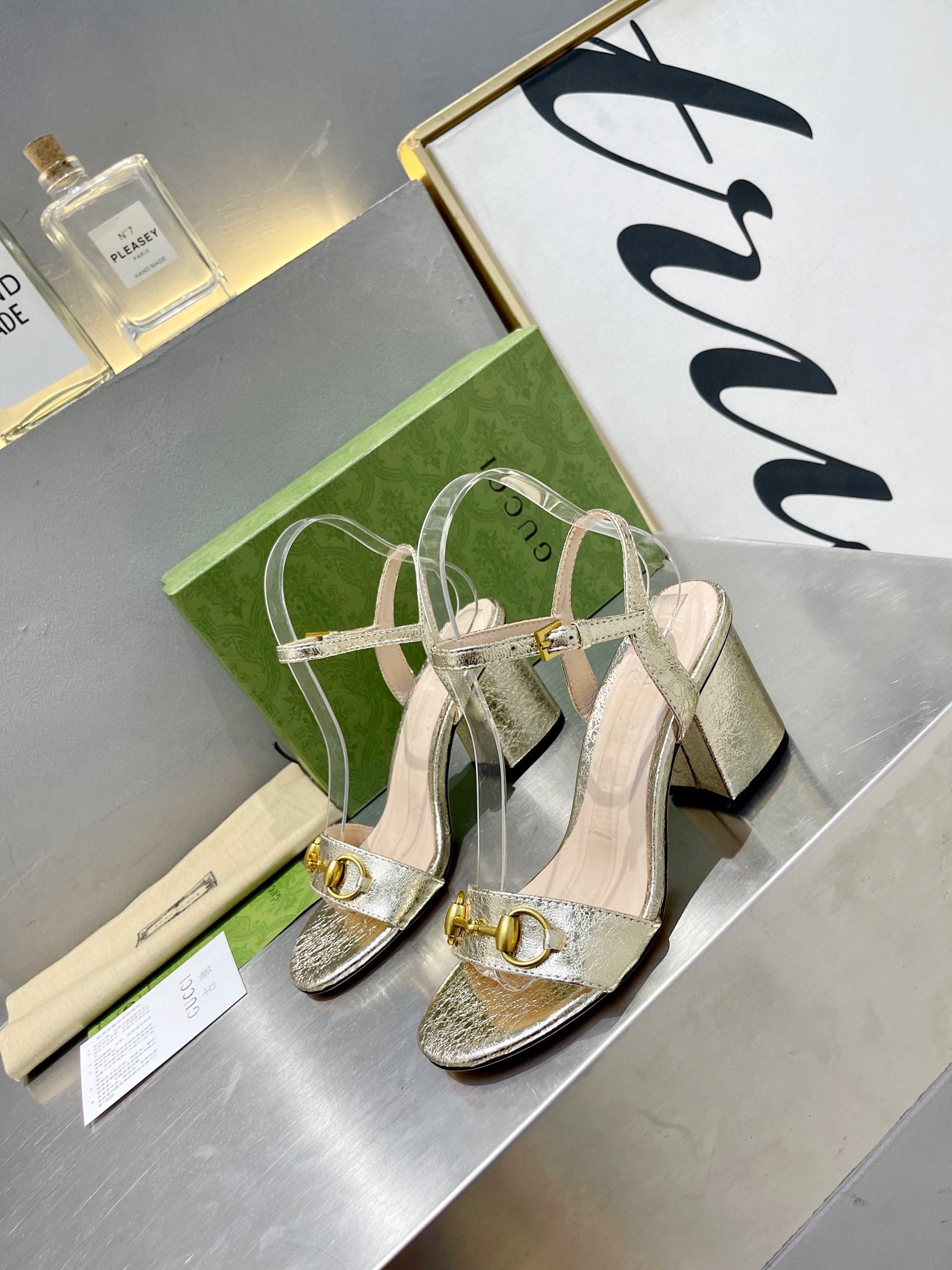 NO:259699,G family's top purchasing version, Gucci counter classic versatile series sandals, popular hot products from many European and American actresses 1 original HK purchase, 1:1 replica 2 partitions and lasts, shoe shape replicas can hardly tell whether it is true or false. 3 uses imported Italian leather, so that you can make your import counter stress-free and exclusive dedication!  Heel high score, 7cm 10.5cm 34-43, (41-43 can be customized), sandals, gucci, gucci, sandals19860909G家顶级代购版,Gucci专柜爆经典百搭系列凉鞋,欧美众多女星热捧的爆款1原版HK购回,1:1复刻2隔位、楦头,鞋形复刻几乎分不出真假3采用意大利进口皮料,做到让你进口专柜无压力独家倾情奉献！跟高分,7cm 10.5cm 34-43、（41－43可定做）,凉鞋,gucci,gucci,sandals,Women's Shoes