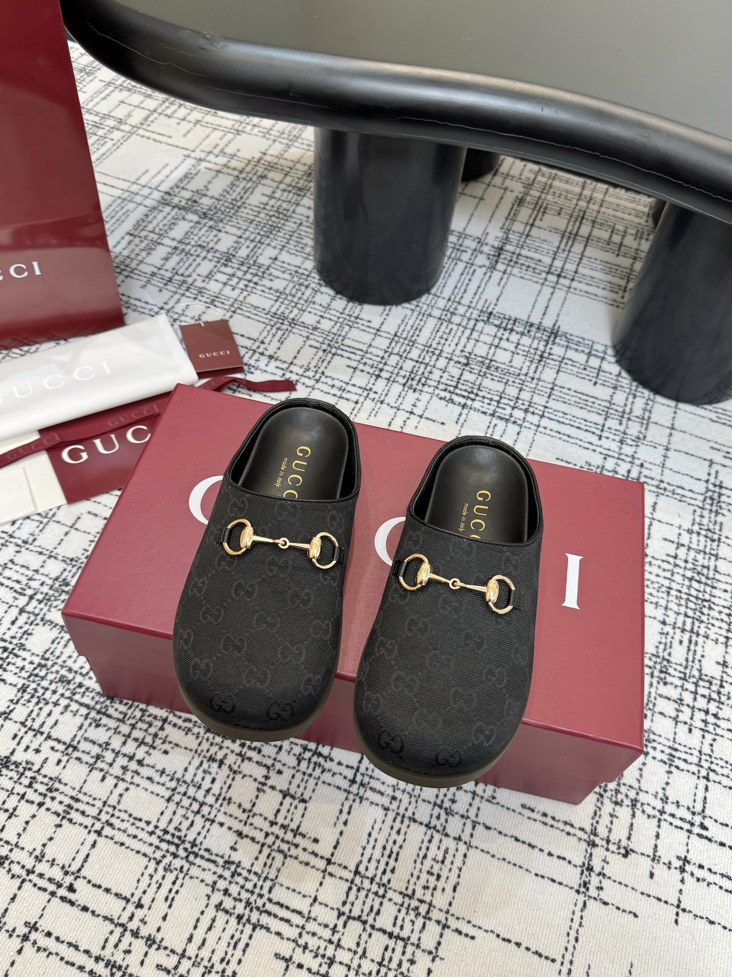 NO:546850,GG2025 Early Spring Horse Bed Slippers Mules, Australian Mixed Breed Sheepskin Neri. Golden Black Cowhide, PU High-Enhanced Water Platform!  Ultra-lightweight, wear-resistant rubber foam sole for women 35-41, full set of packaging, semi-torque, slippers, cowhide, sheepskin19860909GG2025 早春马衔扣拖鞋穆勒鞋,澳洲混种羊皮内里.金典黑色牛皮 ,PU增高水台！超轻量化,耐磨橡胶发泡鞋底女码35-41,全套包装,半拖,slippers,cowhide,sheepskin,Women's Shoes