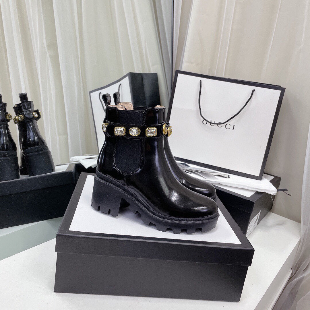 NO:470172,GUCCI/Gucci official website classic model, strapped short boots, high top thick sole, graffiti sole design, counter main series, original purchase level, no pressure in and out of counter Fabric: using Italian calfskin/edge beads, inner/foot-pad imported sheepskin size: 35-11-40 (41, 42 sizes customized without return and exchange) with full packaging, boots, gucci, boots, cowhide, sheepskin19860909GUCCI/古奇官网经典款,绑带短靴,高帮厚底,采用沟纹鞋底设计,专柜主打系列,原版打造代购级别,进出专柜无压力 面料:采用意大利小牛皮/开边珠 内里/垫脚进口羊皮 size:35一一一40（41、42码定做不退换)配全套包装,靴子,gucci,boots,cowhide,sheepskin,Women's Shoes