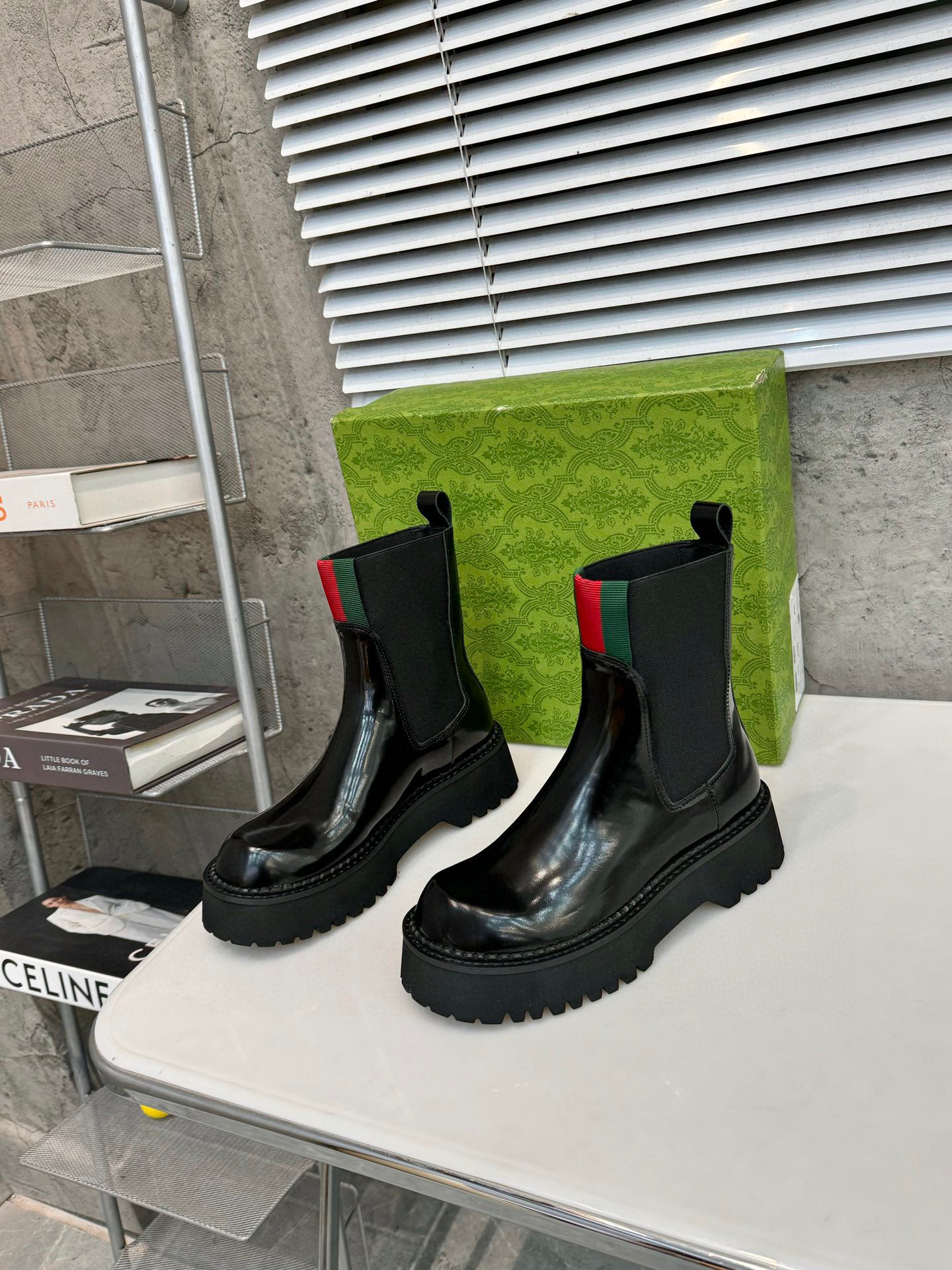 NO:546776,GUCC*S new red and green webbing loafers/short boots original cover top quality material imported upper edge beads imported foot pads imported sheepskin large sole original mold customization Size 35-42 (41.42 custom made without return or replacement), boots, gucci, loafers, boots, sheepskin19860909GUCC*S新款红绿织带款乐福鞋/短靴 原版套楦 顶级品质 材质 鞋面进口开边珠 垫脚进口羊皮里 大底原版开模定制 码数35-42（41.42定做不退不换）,靴子,gucci,loafers,boots,sheepskin,Women's Shoes