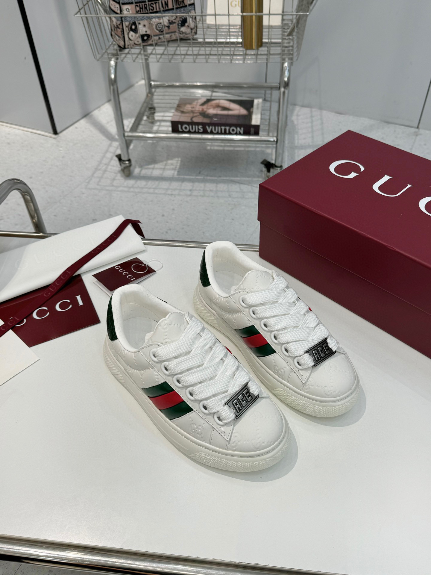 NO:546793,Gucci chubby bread shoes are newly worn on her this winter warmth [turning circle] [turning circle] [turning circle] [turning circle] Embossed A-grade beef reverse velvet Customized lamb curls Latest red packaging Women 35-40 (40 can be determined) Men 39-44 (45 can be determined), casual shoes/sports shoes, gucci, sneakers19860909古驰胖嘟嘟面包鞋上新穿上她这个冬天暖洋洋[转圈][转圈][转圈] 压纹A级牛反绒 定制羊羔卷毛 最新红色包装 女35-40（40 可定）男39-44（45可定）,休闲鞋/运动鞋,gucci,sneakers,Women's Shoes