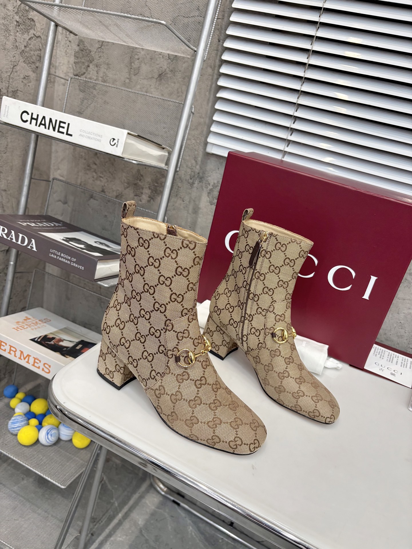 NO:546716,GUCCI new style Guqi, fashionable and popular style, cleverly uses round toe boots and other designs, imported calfskin, inner footbed, imported sheepskin, heel height: 5.5 Size: 35-42 sizes Note: 40 41 42 Customized, boots, gucci, boots, cowhide, sheepskin19860909GUCCI 新款古奇 时尚大爆款 巧妙运用圆形鞋头等设计时尚风范 面料进口小牛皮 内里垫脚 进口羊皮  跟高:5.5 码数:35—42码 备注: 40 41 42 定做,靴子,gucci,boots,cowhide,sheepskin,Women's Shoes