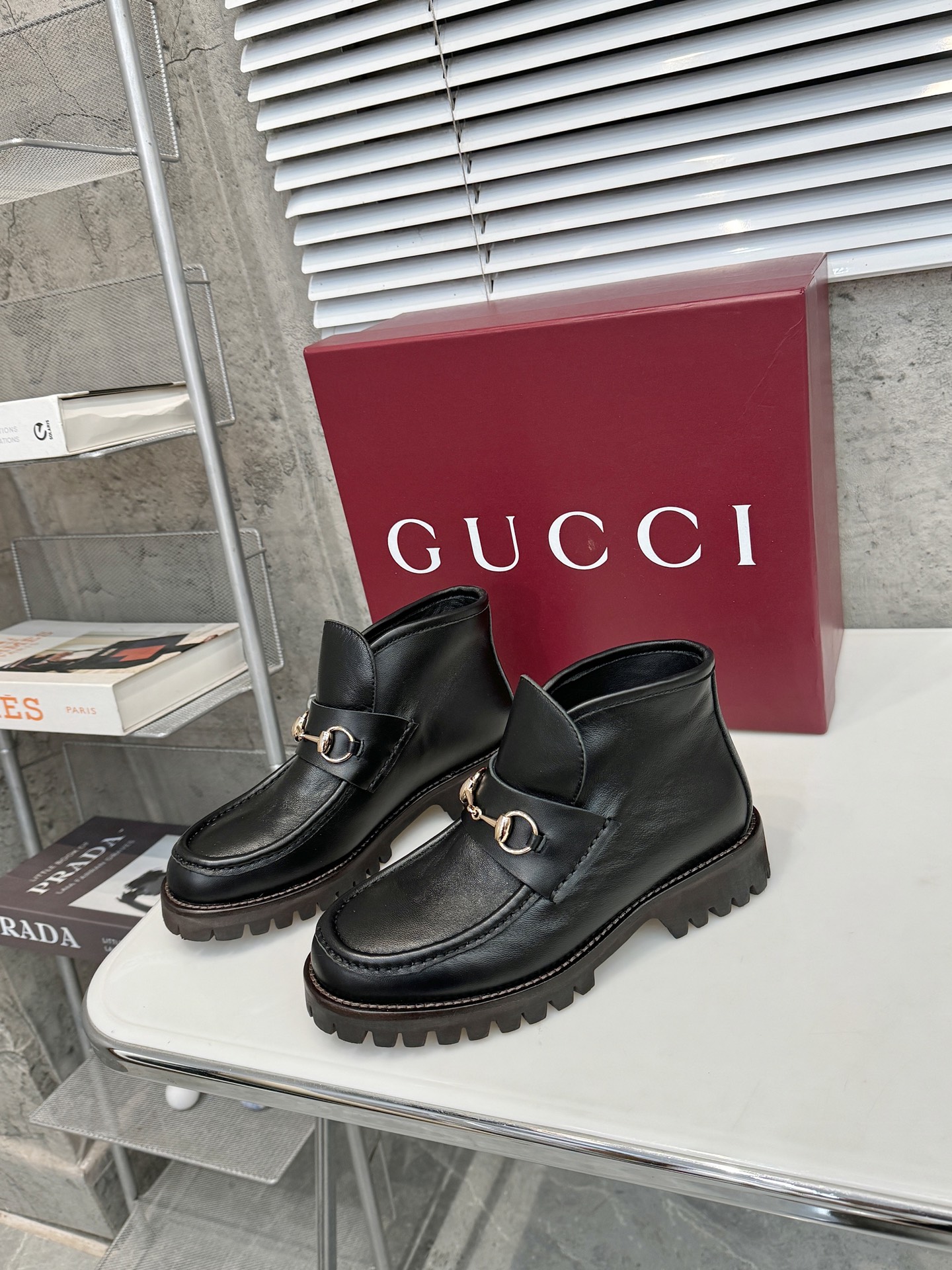 NO:546720,4-inch women's boots GUCCI, a fashionable style, cleverly uses round toe boots and other designs, imported fabrics, calf calves, inner footbed, imported sheepskin, original board, one-to-sol production, Size: 35-42 sizes Note: 40 41 42 Customized, boots, gucci, boots, sheepskin198609094寸女靴 GUCCI 古奇 时尚大爆款 巧妙运用圆形鞋头等设计时尚风范 面料进口小牛牛猄皮 内里垫脚 进口羊皮  原板一比大底生产 码数:35—42码 备注: 40 41 42 定做,靴子,gucci,boots,sheepskin,Women's Shoes
