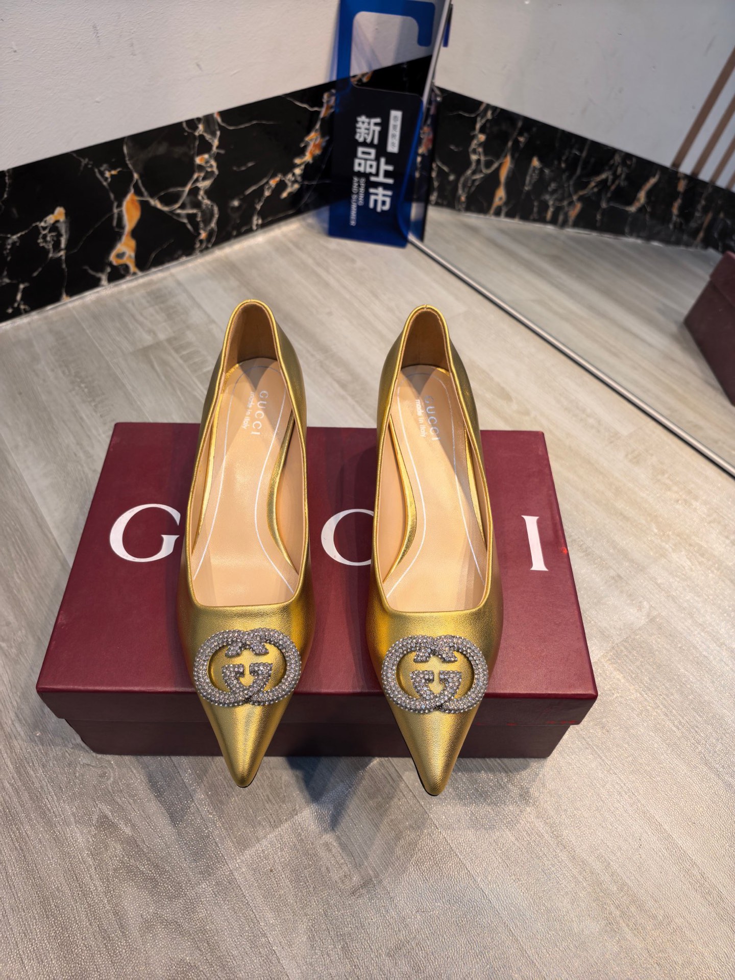 NO:783344,GUCCI 2026 spring new style double G rhinestone pointed toe high-heeled shoes are released from the factory. They are reproduced from the original version. They are comfortable on the feet and incomparably good-looking. Fabric, imported cowhide + imported sheep leather lining, imported sheepskin soles, Italian genuine leather soles. Heel height, 5.5CM, 8.5CM. Size, 35--42 (40.41.42 non-refundable). High-heeled shoes, gucci, gucci, high  heels,cowhide,sheepskin,sheep19860909工厂出古驰GUCCI2026春新款双G水钻尖头高跟单鞋,原版复刻,上脚舒适,无敌好看. 面料,进口牛皮+进口羊京 内里,进口羊皮 鞋底,意大利真皮鞋底 跟高,5.5CM,8.5CM 码数,35--42（40.41.42不退换）,高跟鞋单鞋,gucci,gucci,high heels,cowhide,sheepskin,sheep,Women's Shoes