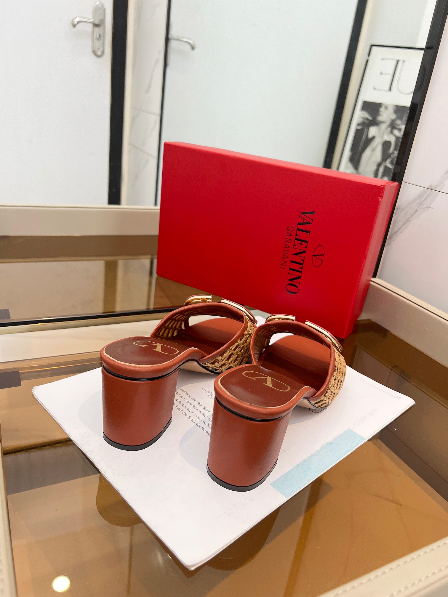 Valentino. Nuevo modelo tejido y serigrafiado. Logotipo metálico personalizado.Talla 35-42. Suela pl