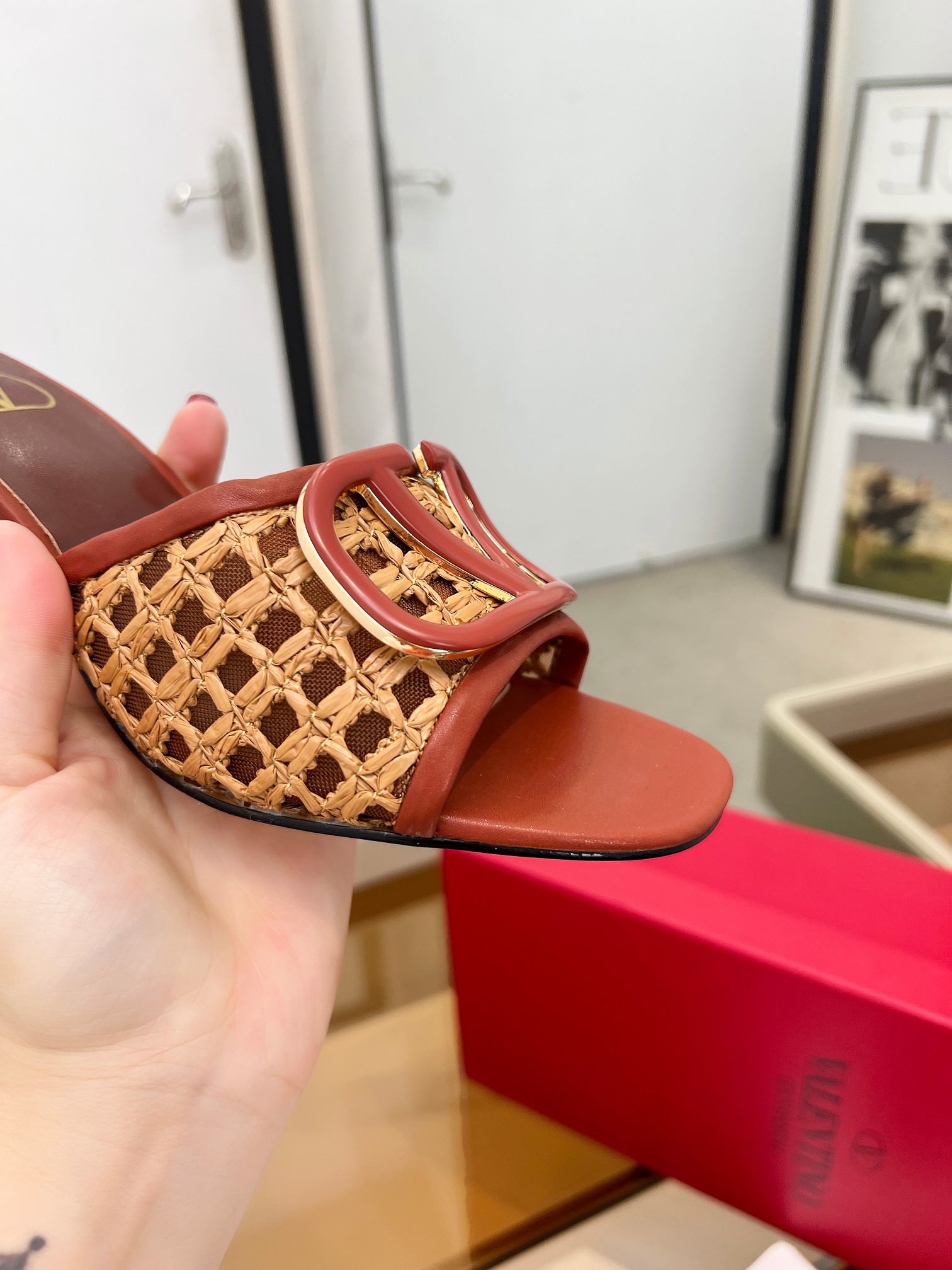 Valentino. Nuevo modelo tejido y serigrafiado. Logotipo metálico personalizado.Talla 35-42. Suela pl