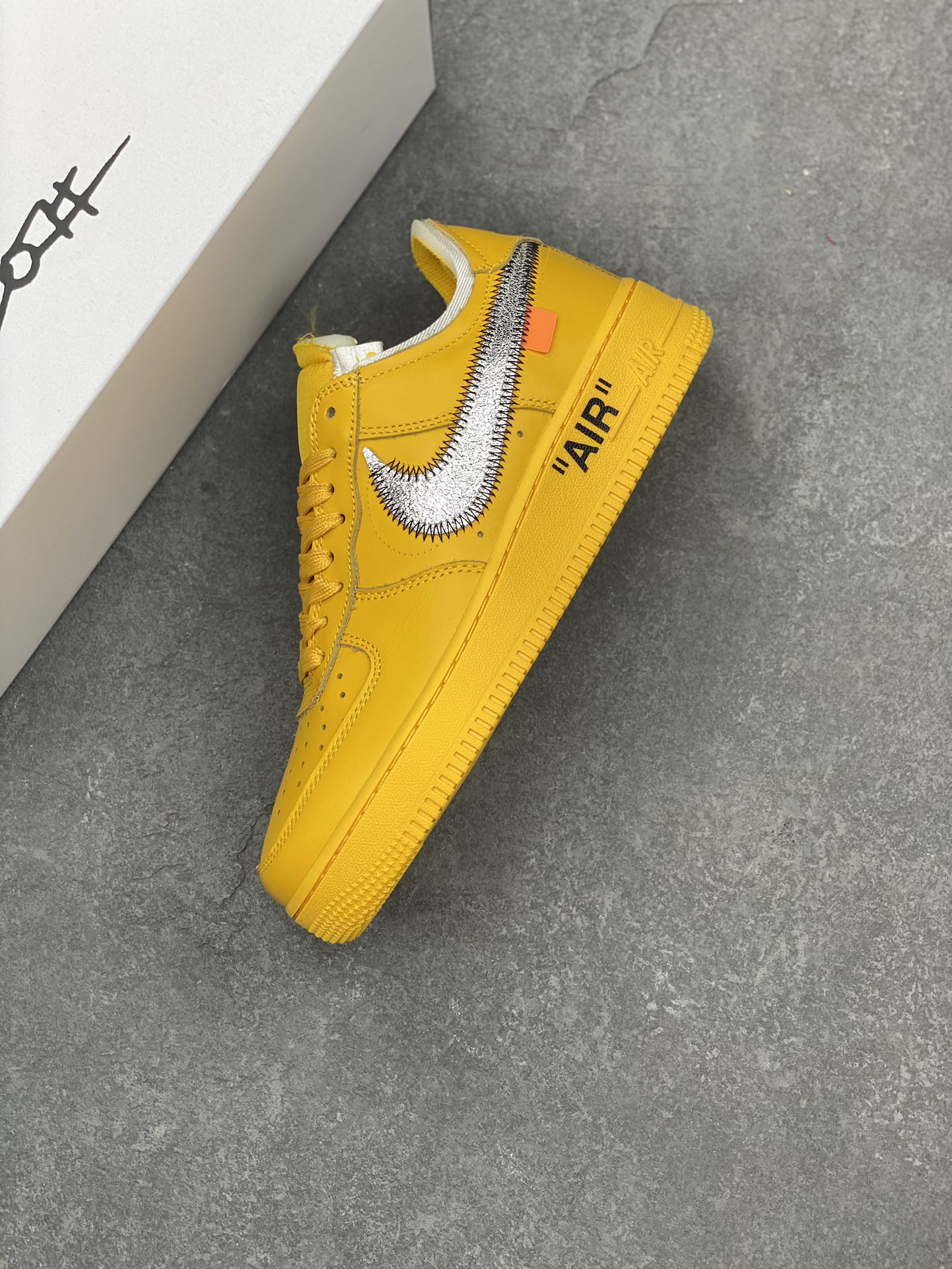 Nike x Off-White Air Force 1 Low 'Light Green Spark' Sneakers 8 i1695157127 4153 6