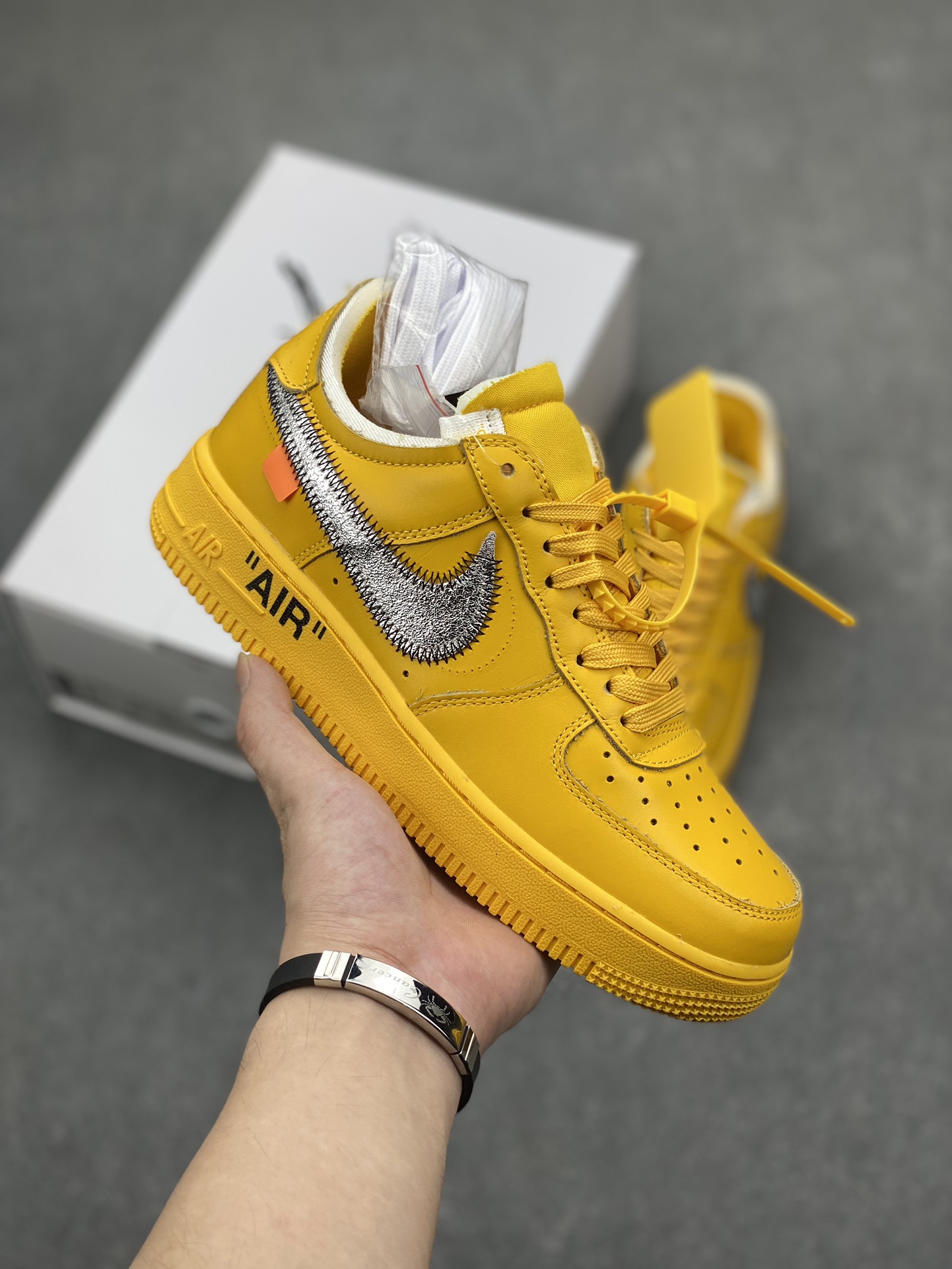 Nike x Off-White Air Force 1 Low 'Light Green Spark' Sneakers 2 i1695157127 9188 0