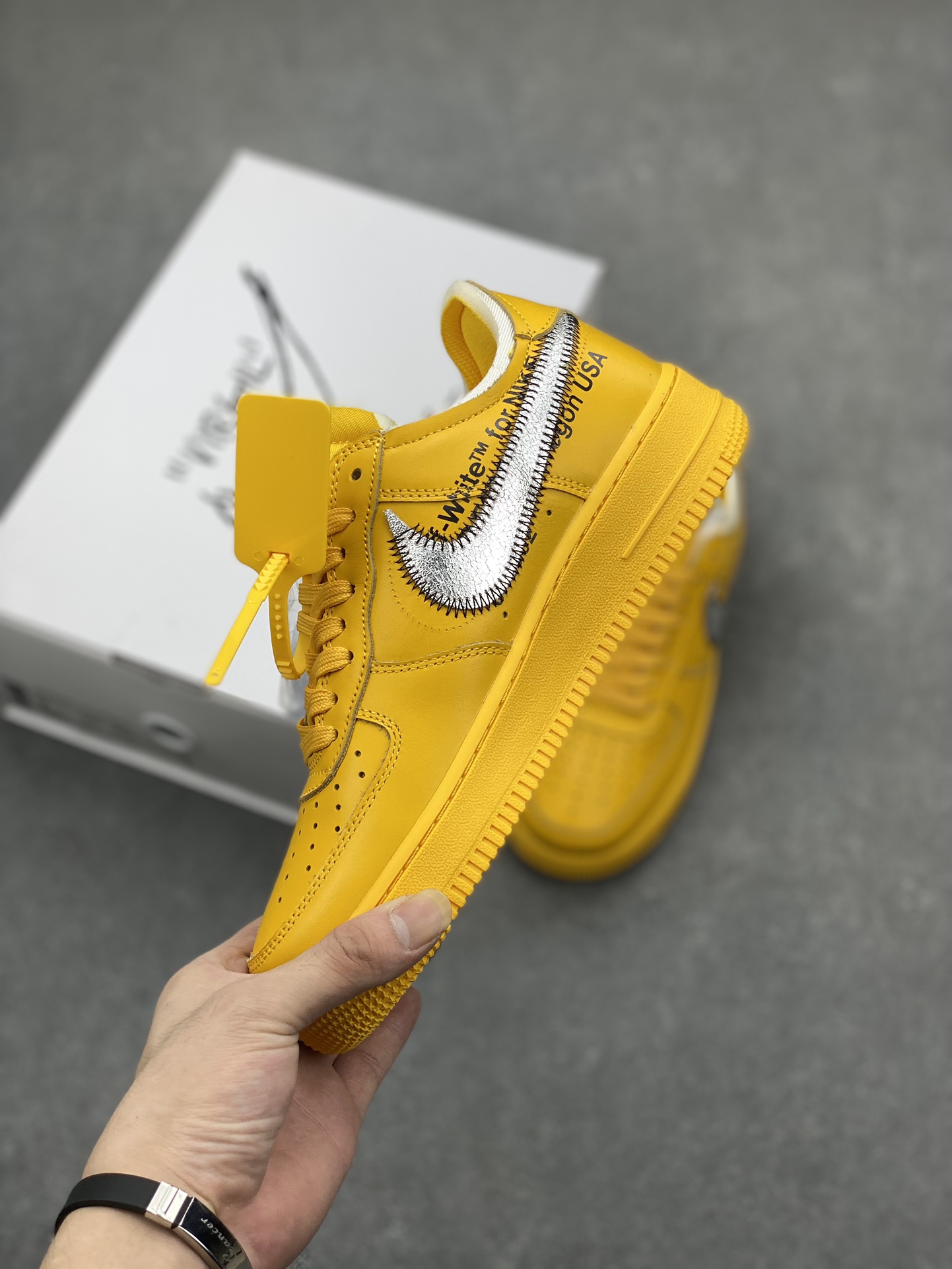Nike x Off-White Air Force 1 Low 'Light Green Spark' Sneakers 4 i1695157127 969 2