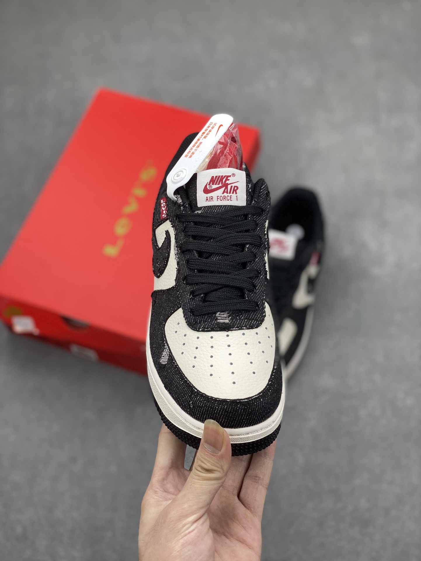 Levi's x Nike Air Force 1 Low Denim Sneakers - Limited Edition 3 i1695339541 3060 1