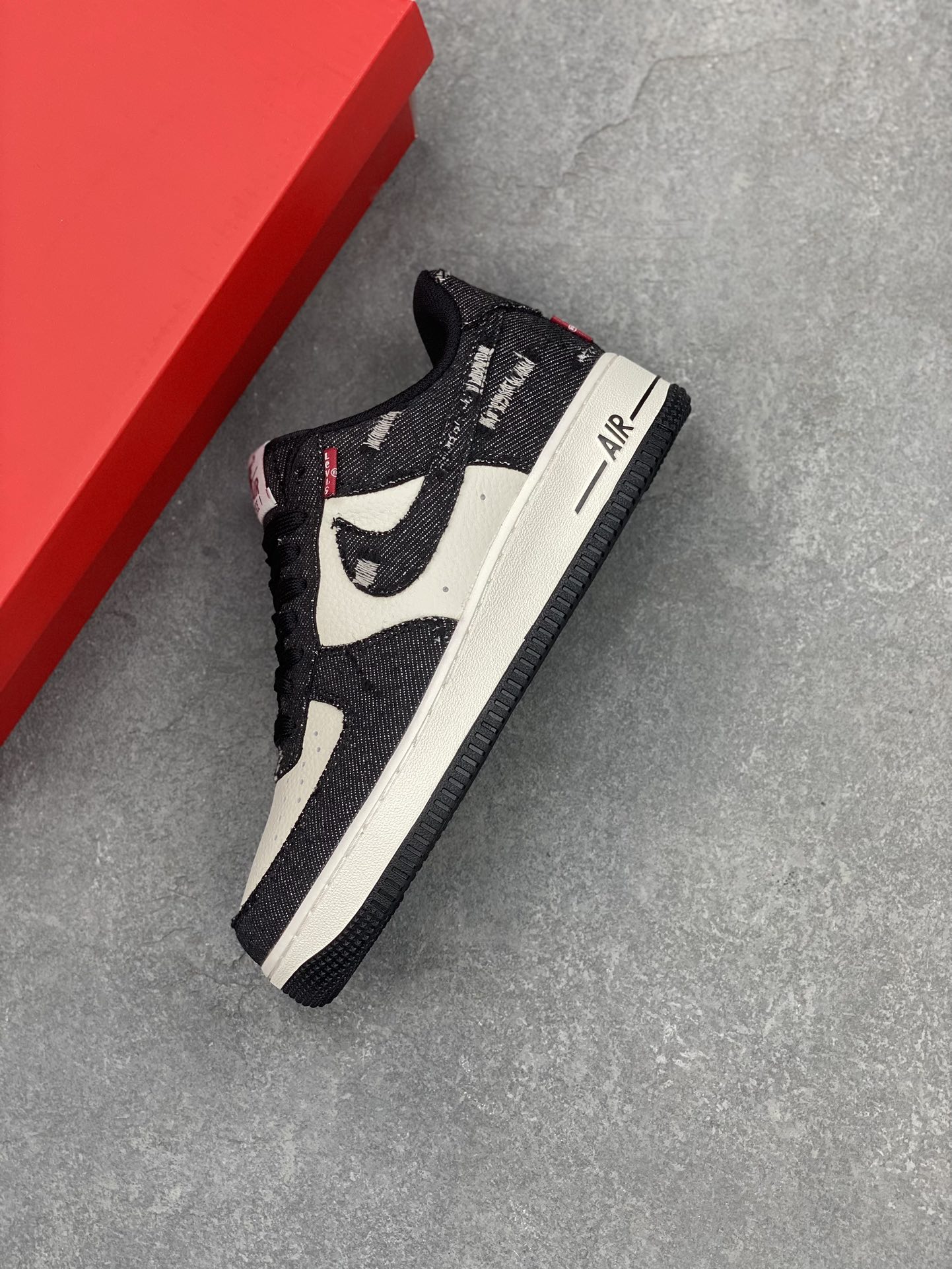 Levi's x Nike Air Force 1 Low Denim Sneakers - Limited Edition 8 i1695339541 883 6