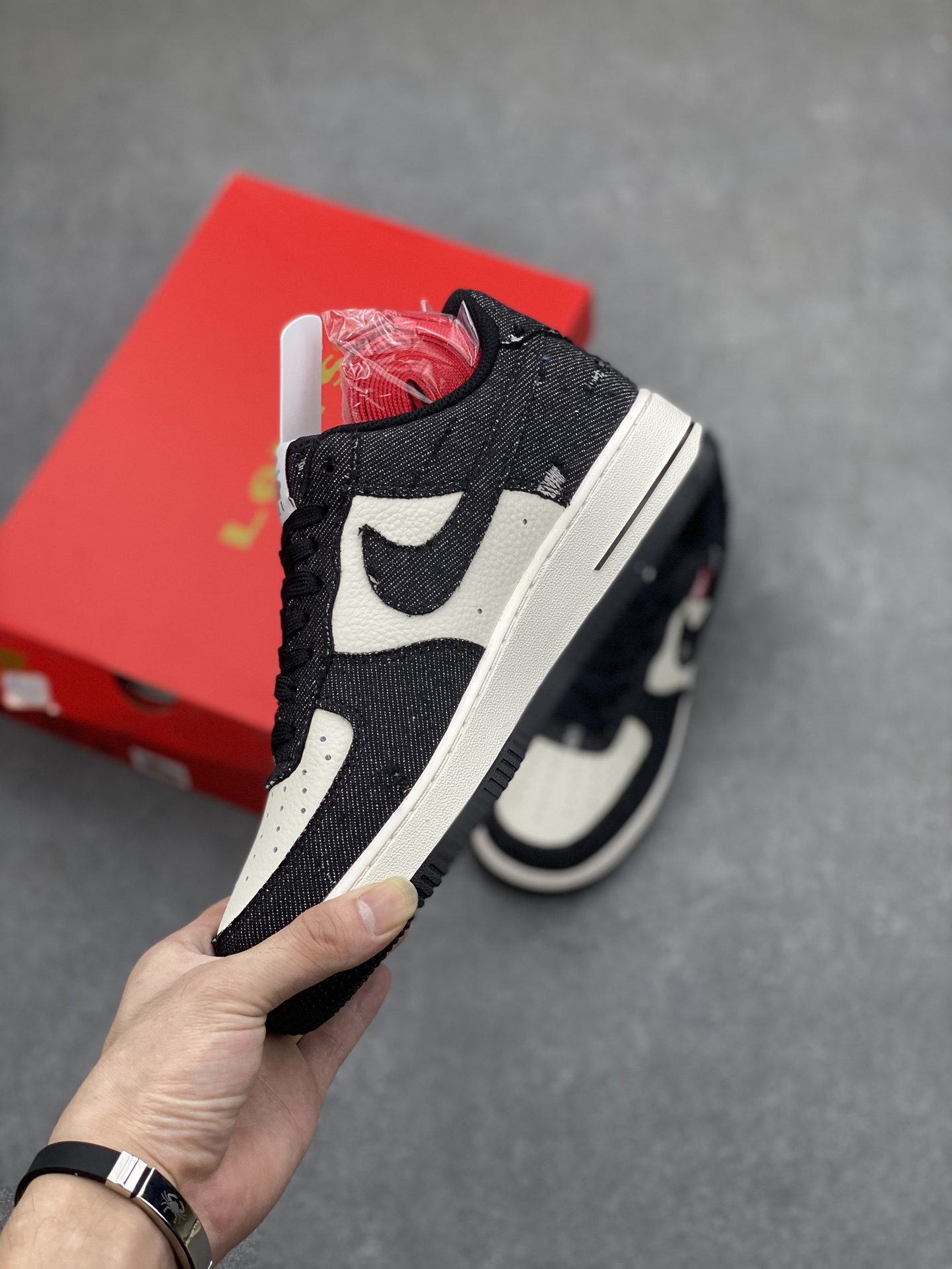 Levi's x Nike Air Force 1 Low Denim Sneakers - Limited Edition 4 i1695339541 9290 2