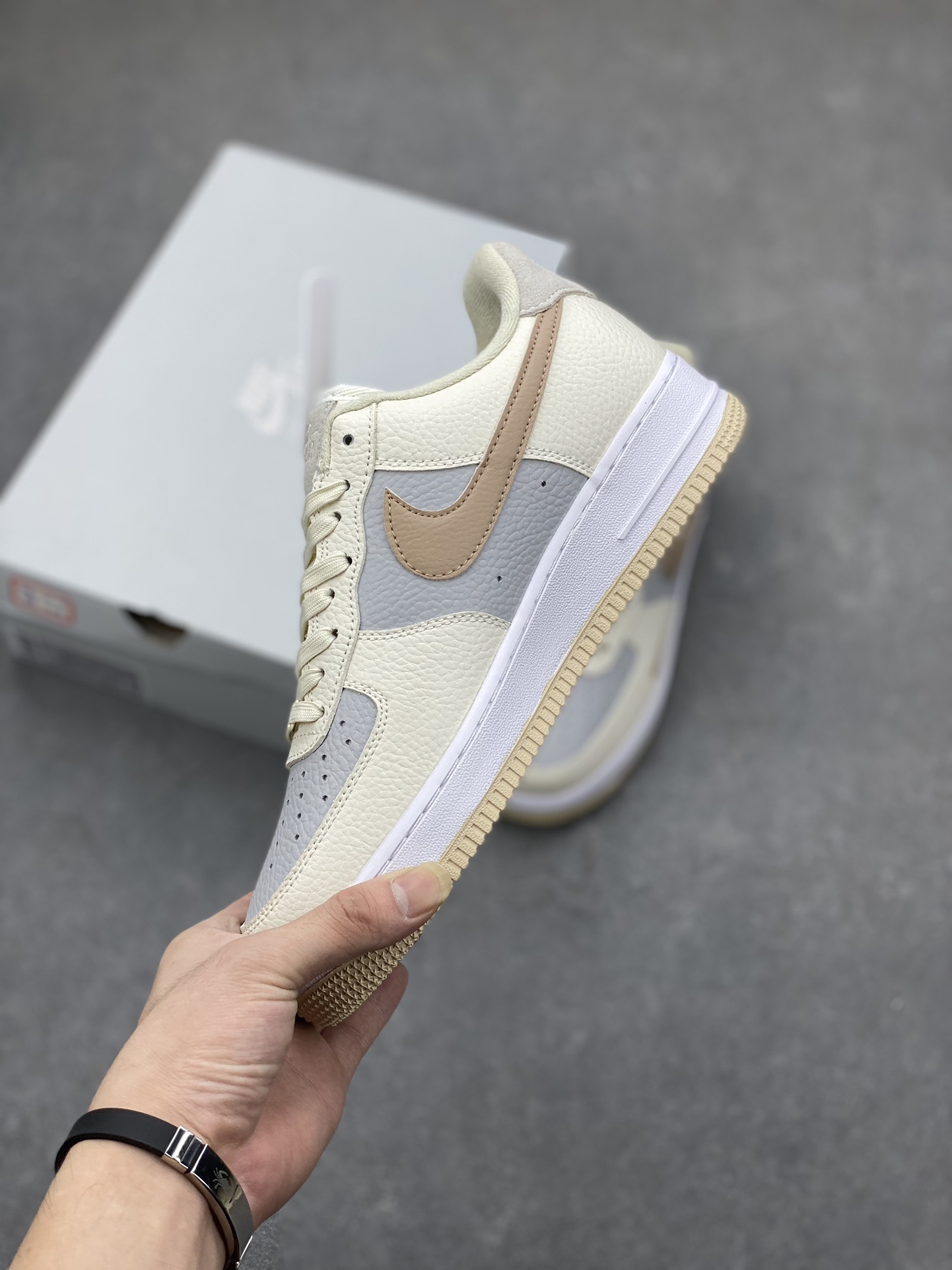 Nike Air Force 1 Low '07 '' Small Hook - Iconic Style and Comfort 4 i1695498505 2762 2