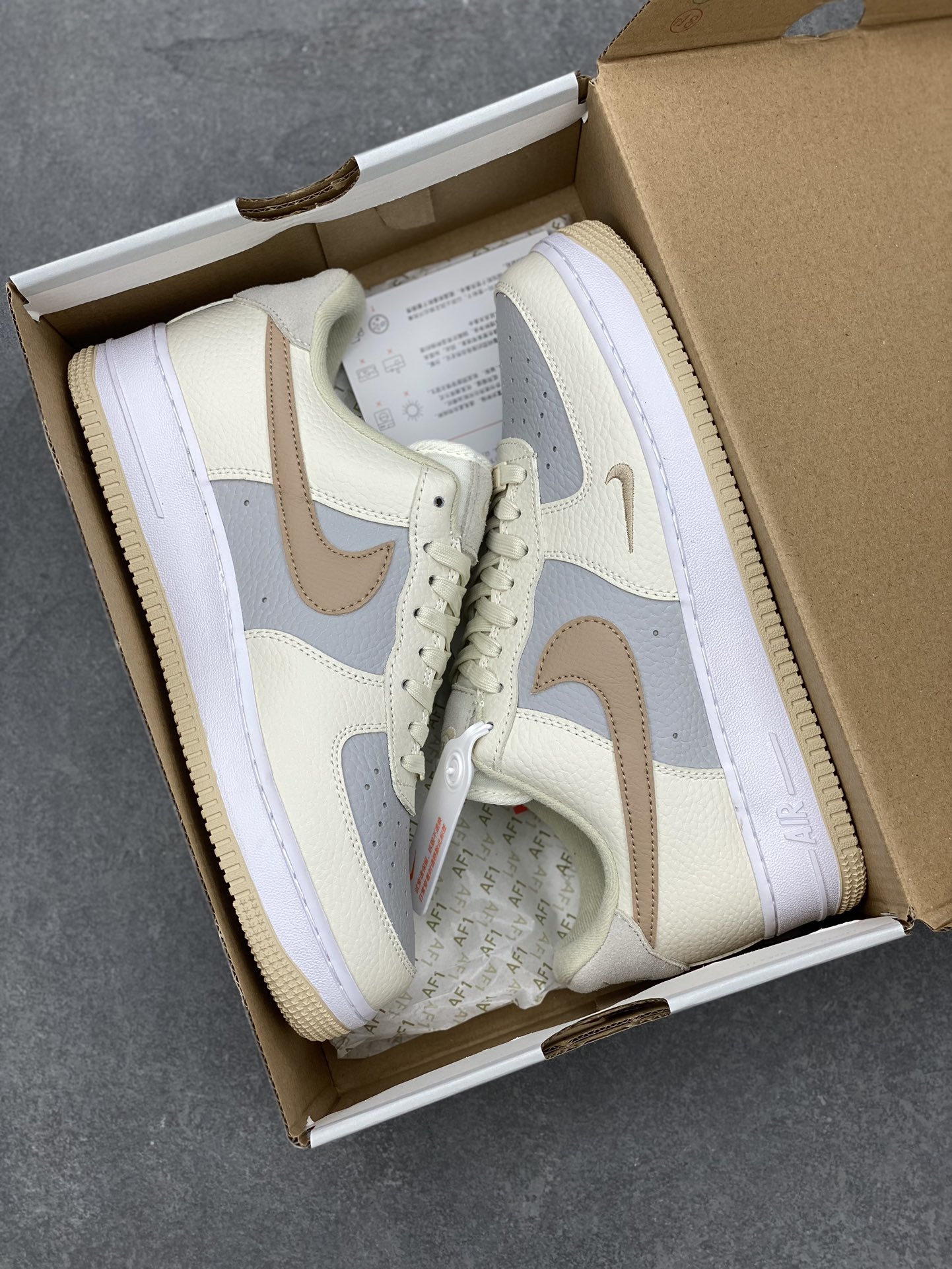 Nike Air Force 1 Low '07 '' Small Hook - Iconic Style and Comfort 10 i1695498505 6823 8