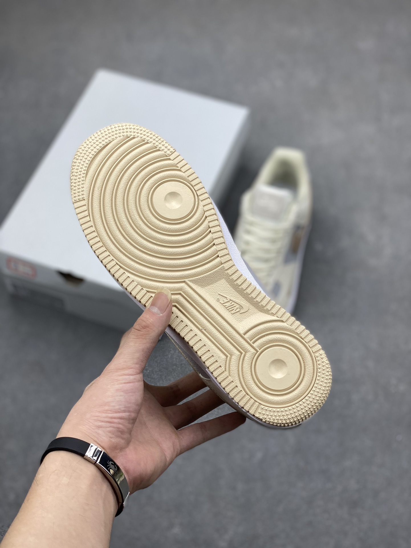 Nike Air Force 1 Low '07 '' Small Hook - Iconic Style and Comfort 7 i1695498505 9685 5