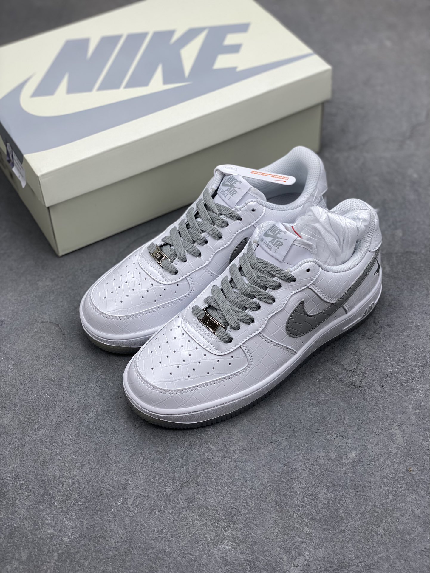 Nike Air Force 1 Low Ladainian Tomlinson White Gray Casual Shoes 9 i1695590687 2010 7
