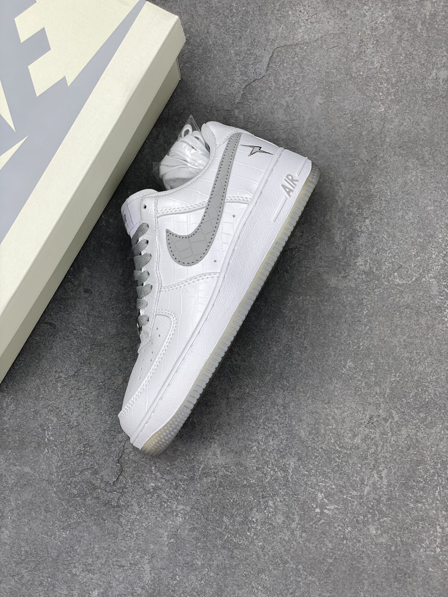 Nike Air Force 1 Low Ladainian Tomlinson White Gray Casual Shoes 8 i1695590687 9009 6