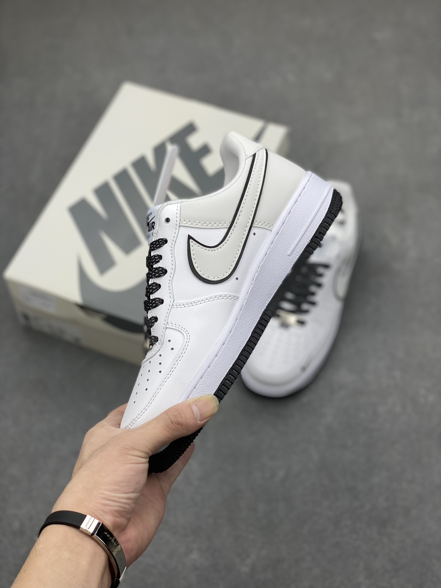 Nike Air Force 1 '07 Low 'White Black' Sneakers YZ8115-003 4 i1695590735 3163 2