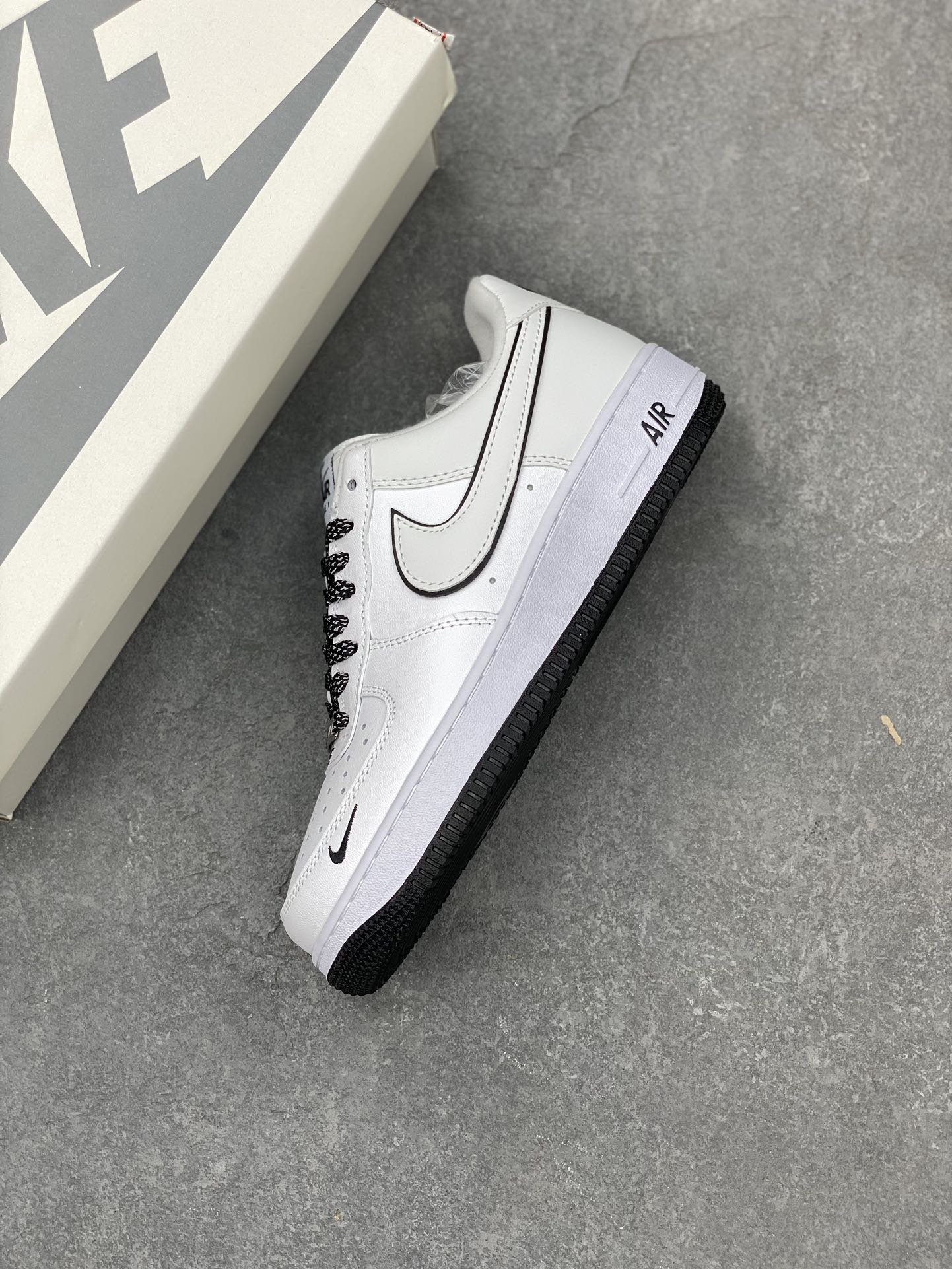 Nike Air Force 1 '07 Low 'White Black' Sneakers YZ8115-003 8 i1695590735 9670 6