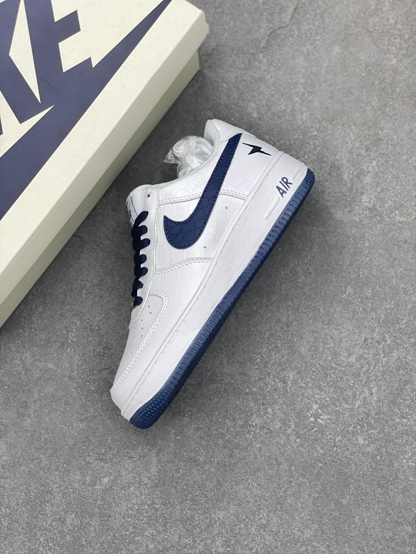Nike Air Force 1 Low White Blue Croc Embossed Leather Sneakers DD0614-332 8 i1697674782 6008 6