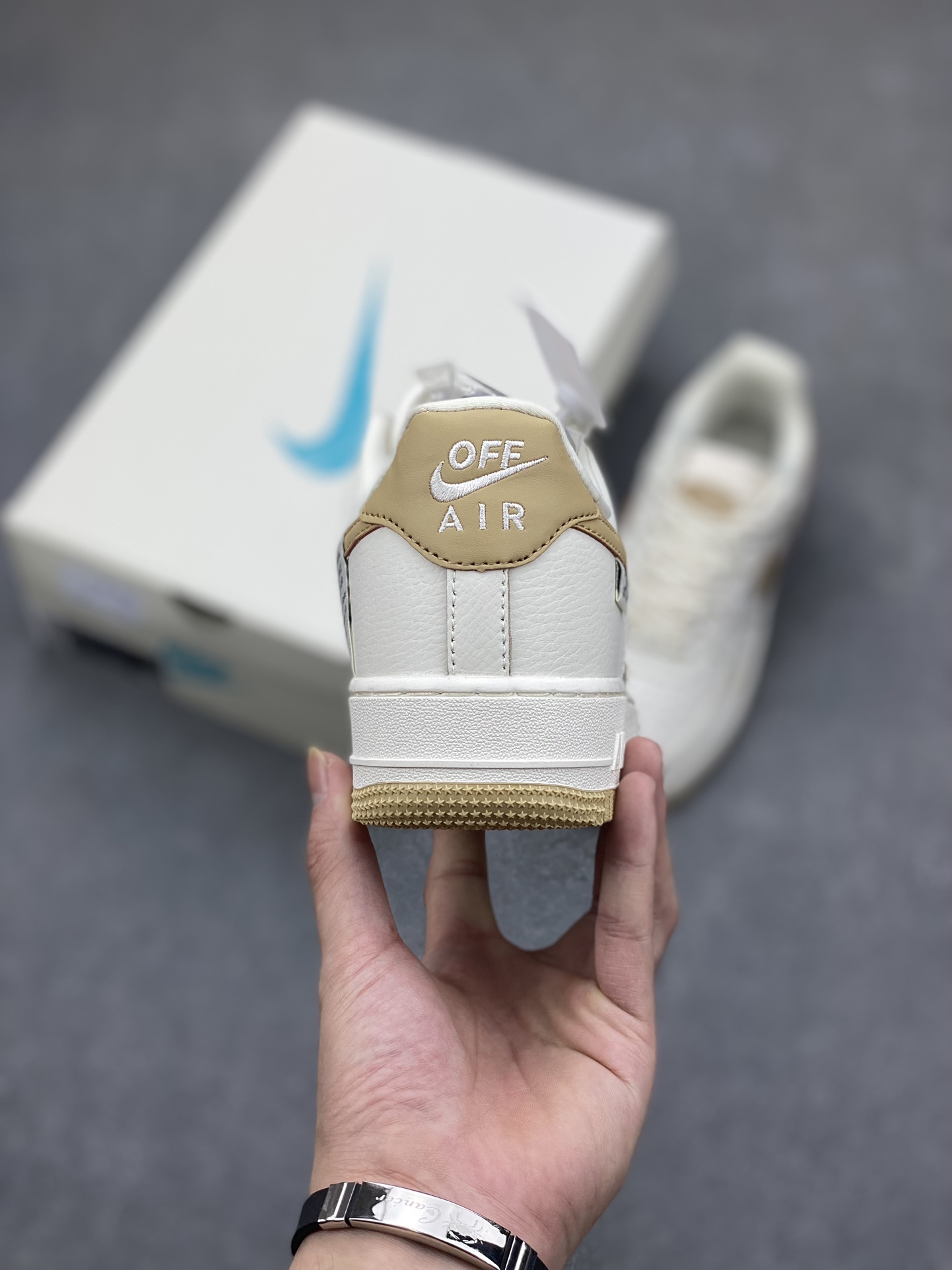 Nike Air Force 1 '07 Low OFF-White Collab Sneakers - Beige/Khaki, Limited Edition 5 i1697824353 4246 3
