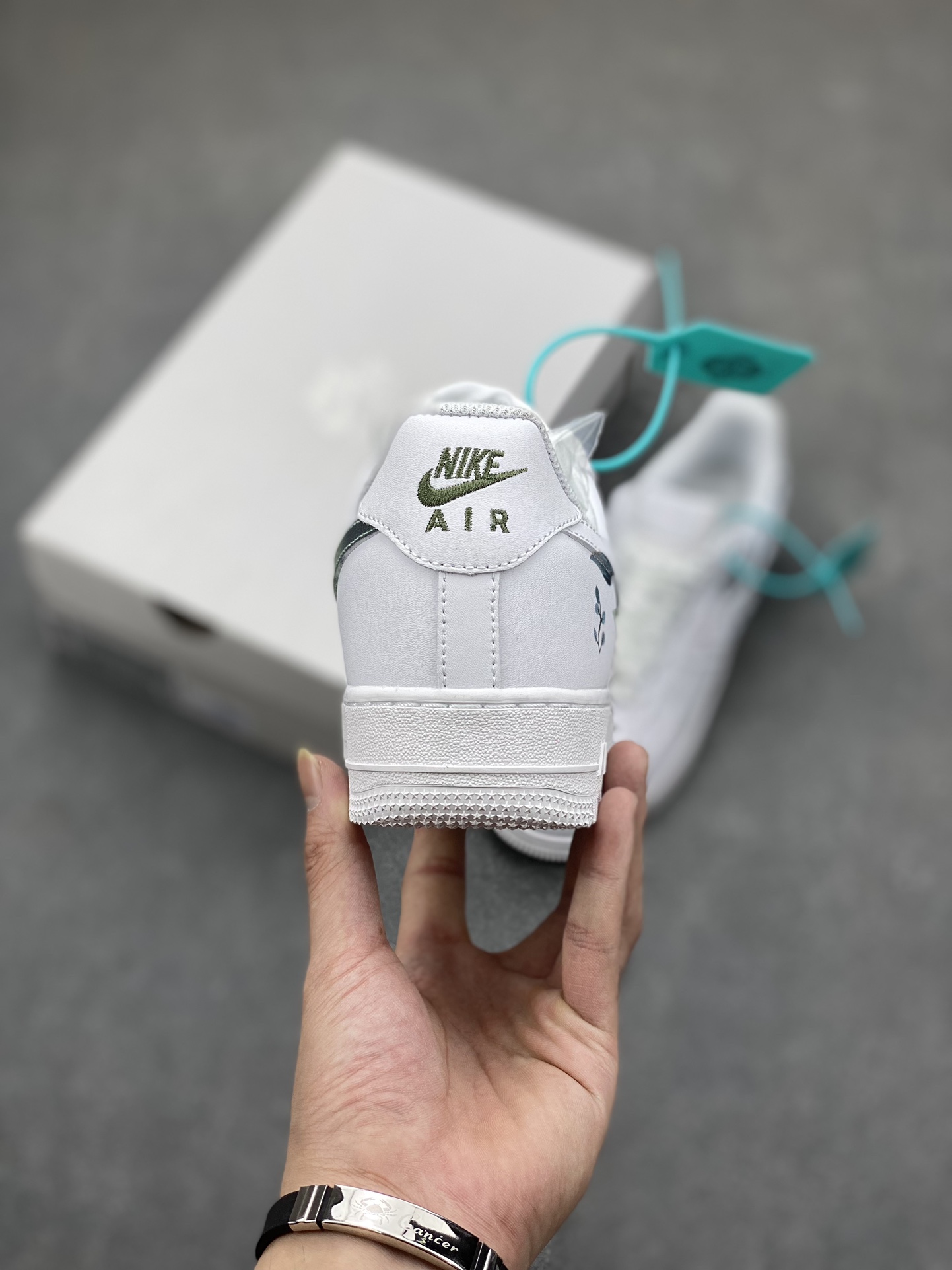 Nike Air Force 1 Low 'Blossoming' White Floral Casual Sneakers 5 i1698093950 2459 3
