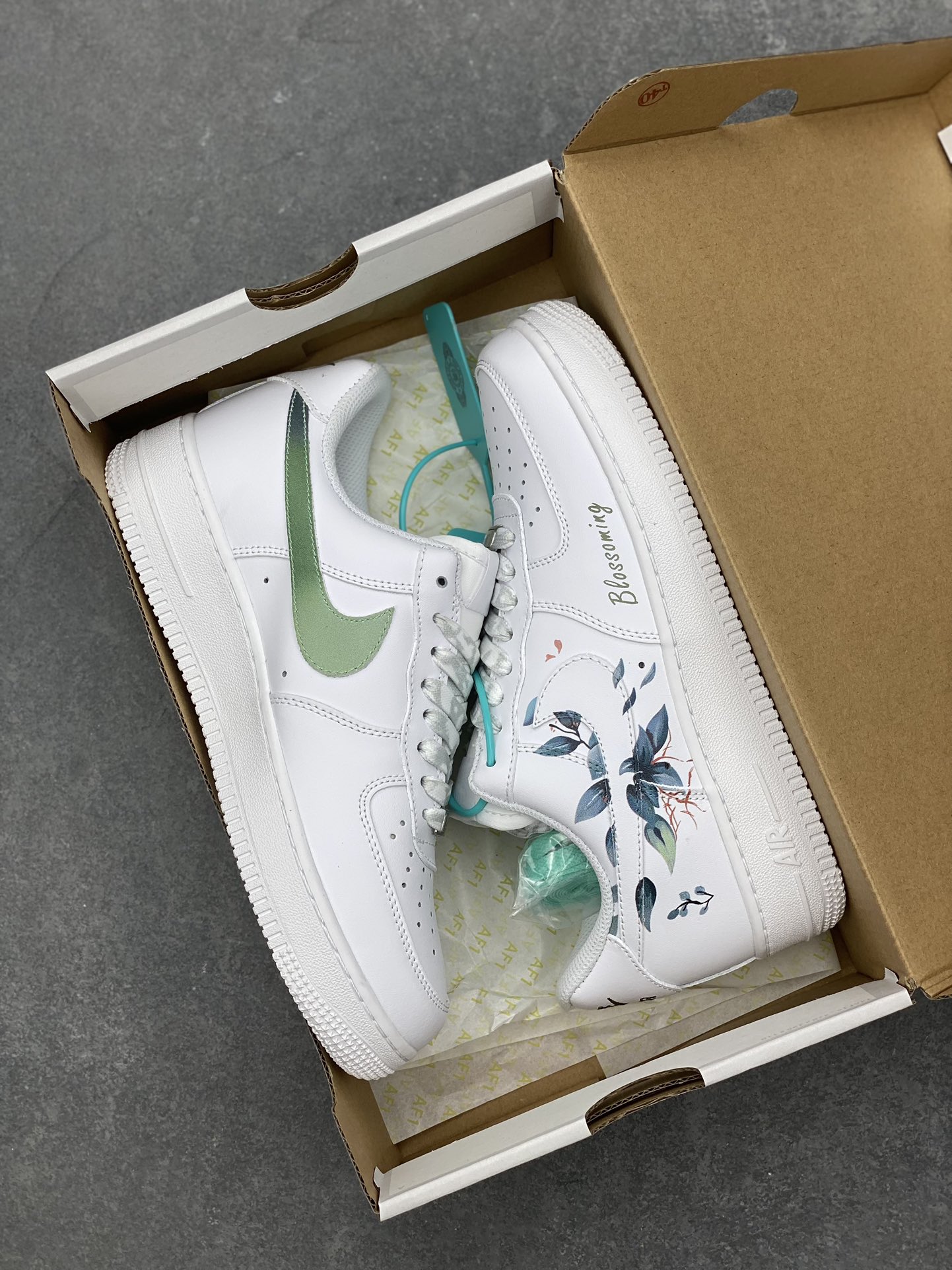Nike Air Force 1 Low 'Blossoming' White Floral Casual Sneakers 10 i1698093950 9329 8