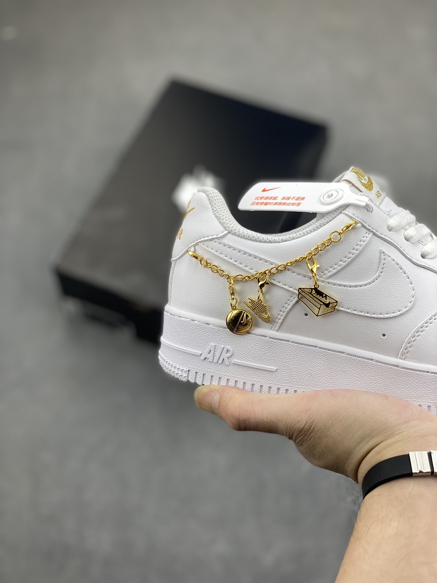 Nike Air Force 1 Low White Casual Sneakers with Gold Chain Detail 6 i1698962935 3683 4