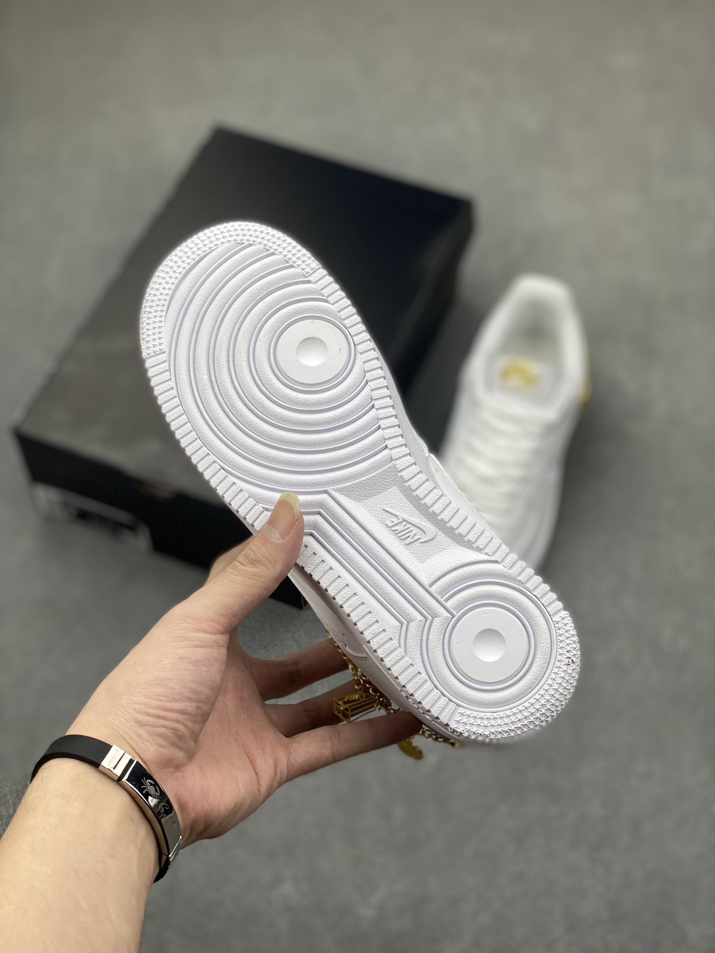 Nike Air Force 1 Low White Casual Sneakers with Gold Chain Detail 7 i1698962935 8231 5