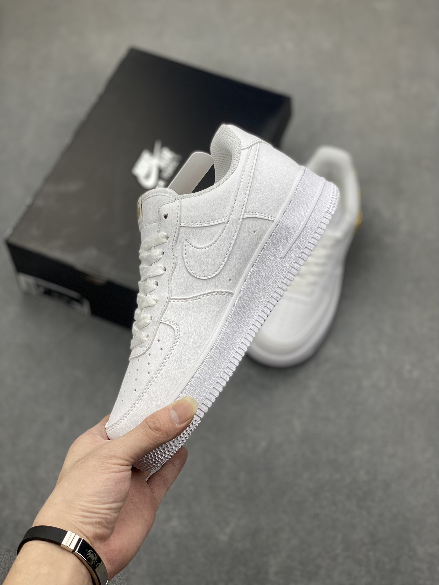 Nike Air Force 1 Low White Casual Sneakers with Gold Chain Detail 4 i1698962935 8272 2
