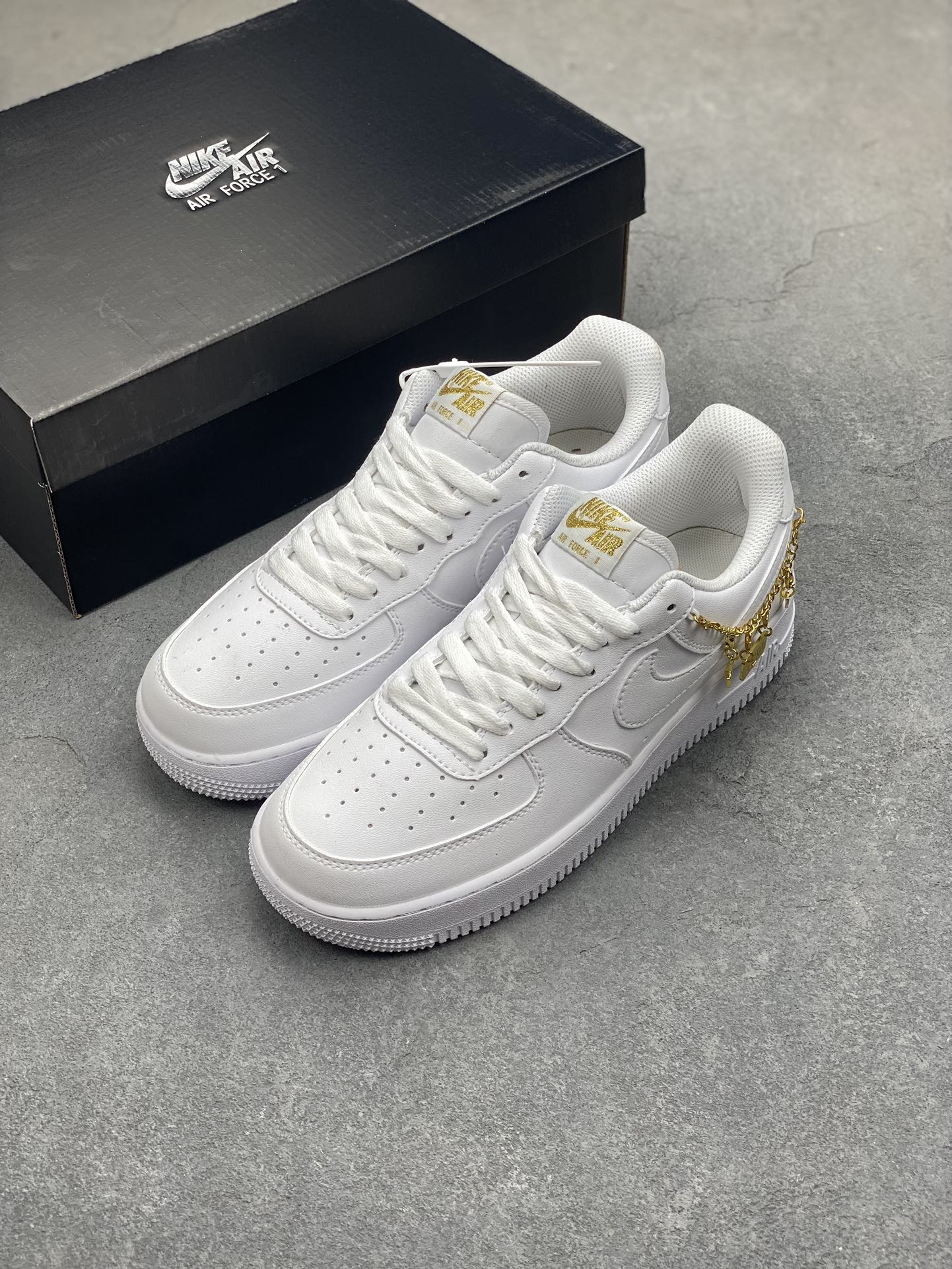 Nike Air Force 1 Low White Casual Sneakers with Gold Chain Detail 9 i1698962935 8371 7