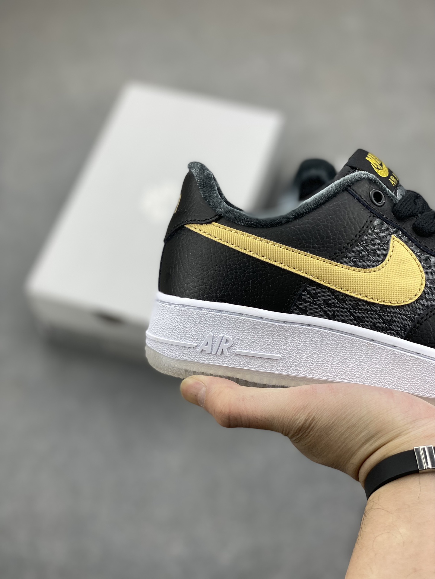 Nike Air Force 1 Low Black/Gold FN6977-010,Honeycomb Cushioning,Original Accessories 6 i1700074567 4102 4