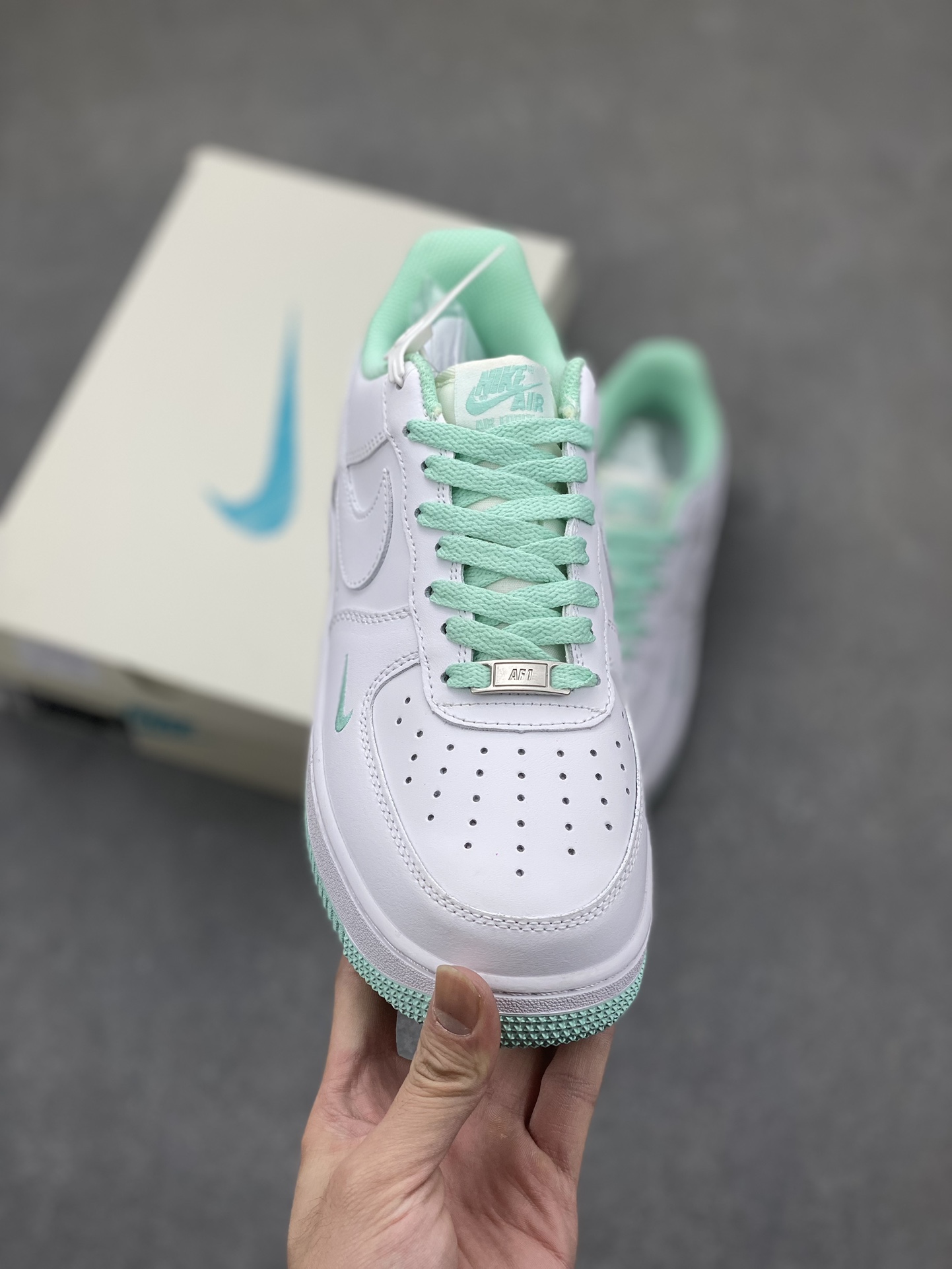 Nike Air Force 1 '07 Low TS 'Tiffany Green' - Limited Edition Sneakers 3 i1700074726 4604 1