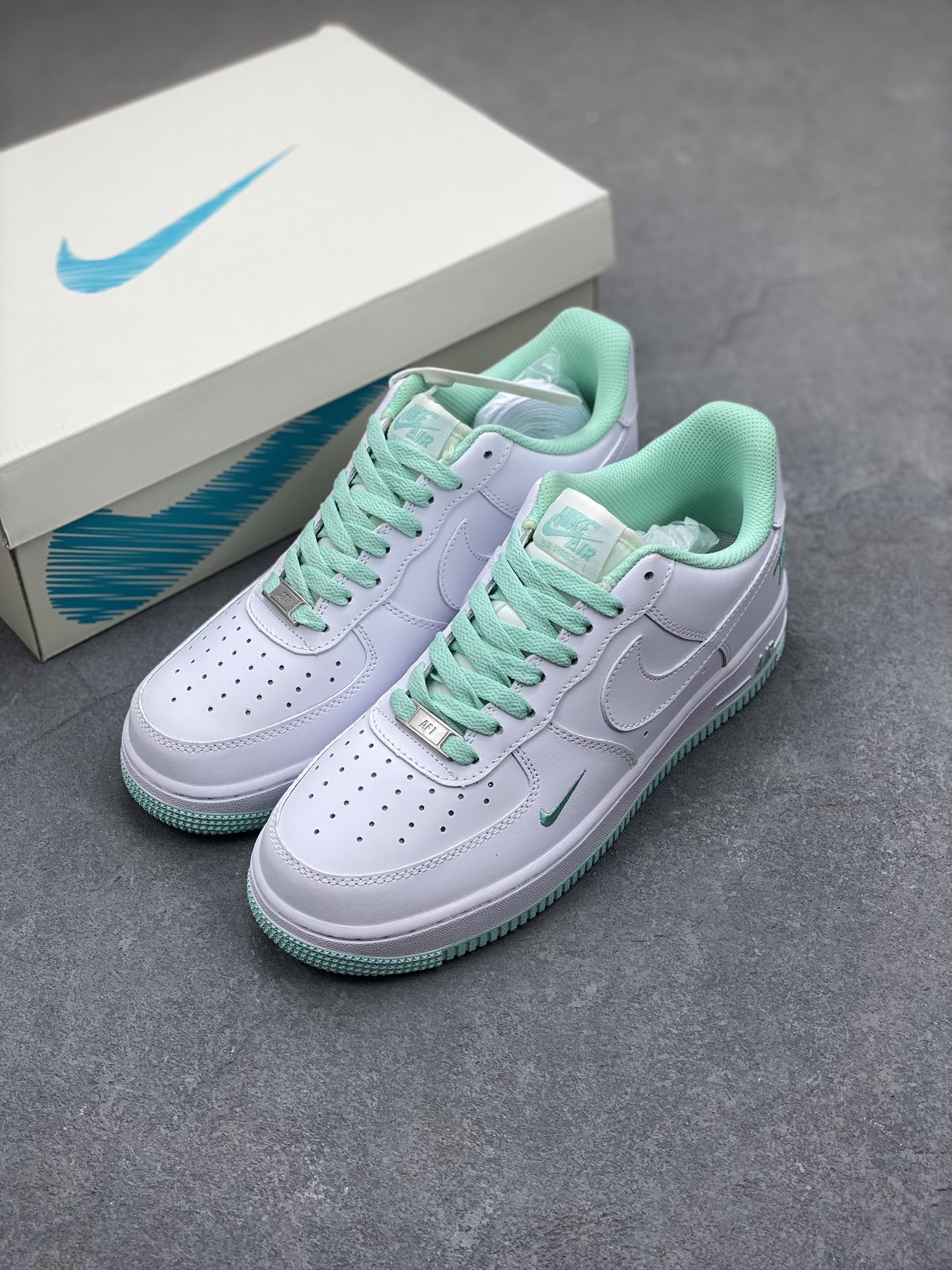 Nike Air Force 1 '07 Low TS 'Tiffany Green' - Limited Edition Sneakers 9 i1700074726 8679 7