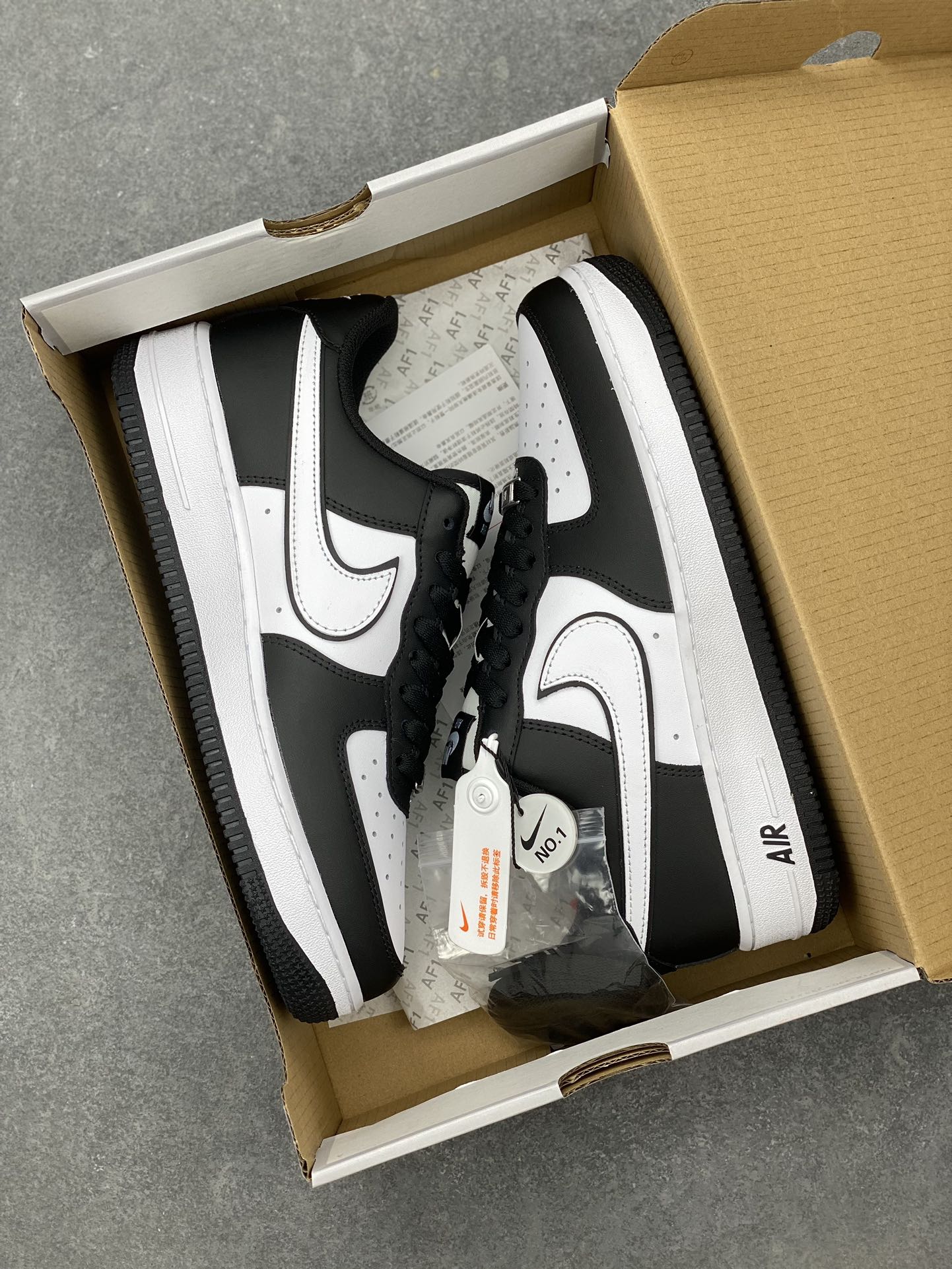 Nike Air Force 1 Low 'Panda' Black White Sneakers DV0788-001 9 i1700247604 3315 7