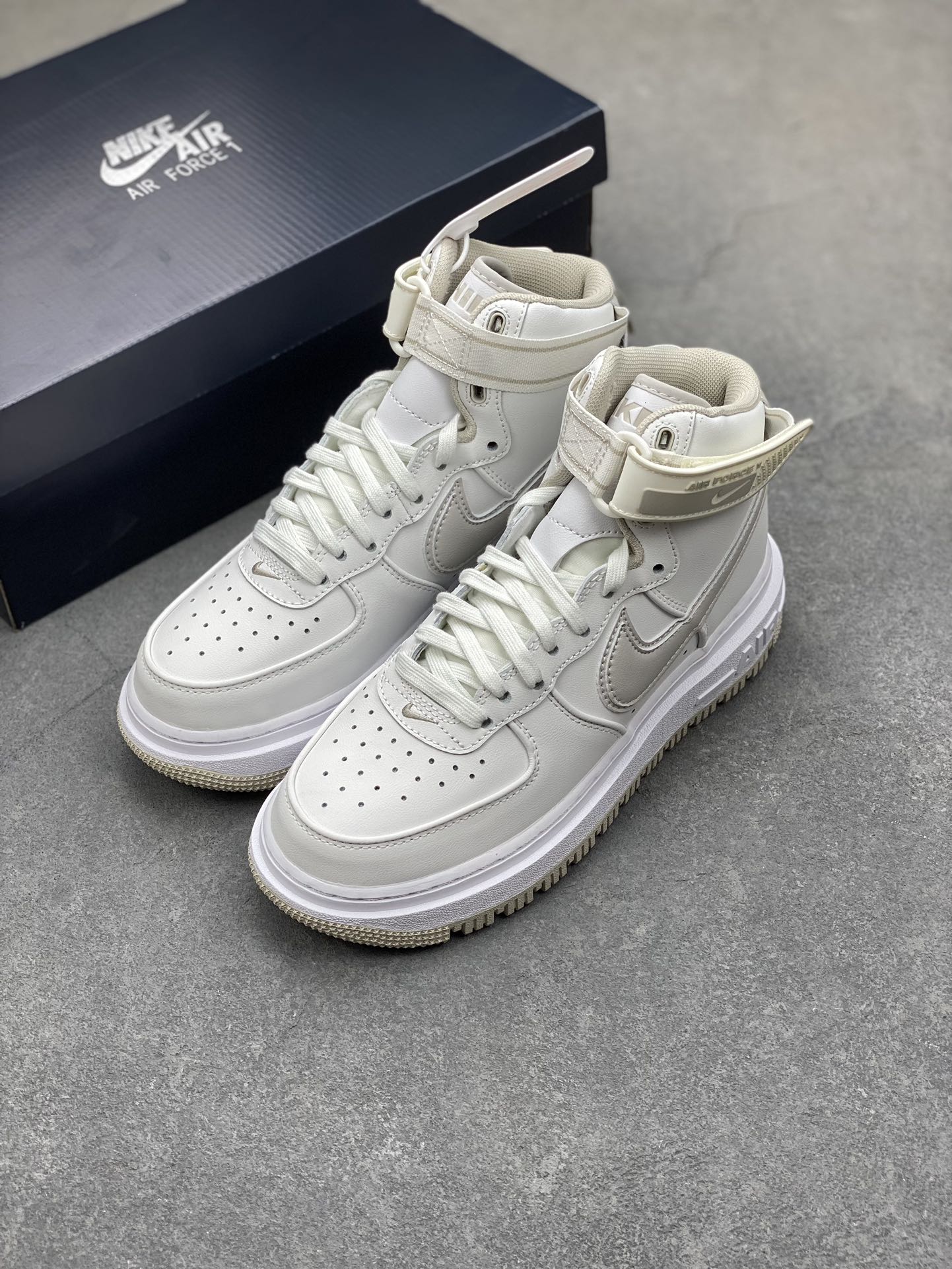 Nike Air Force 1 '07 High-Top Sneakers - Iconic Style & Comfort 9 i1700685848 4402 7